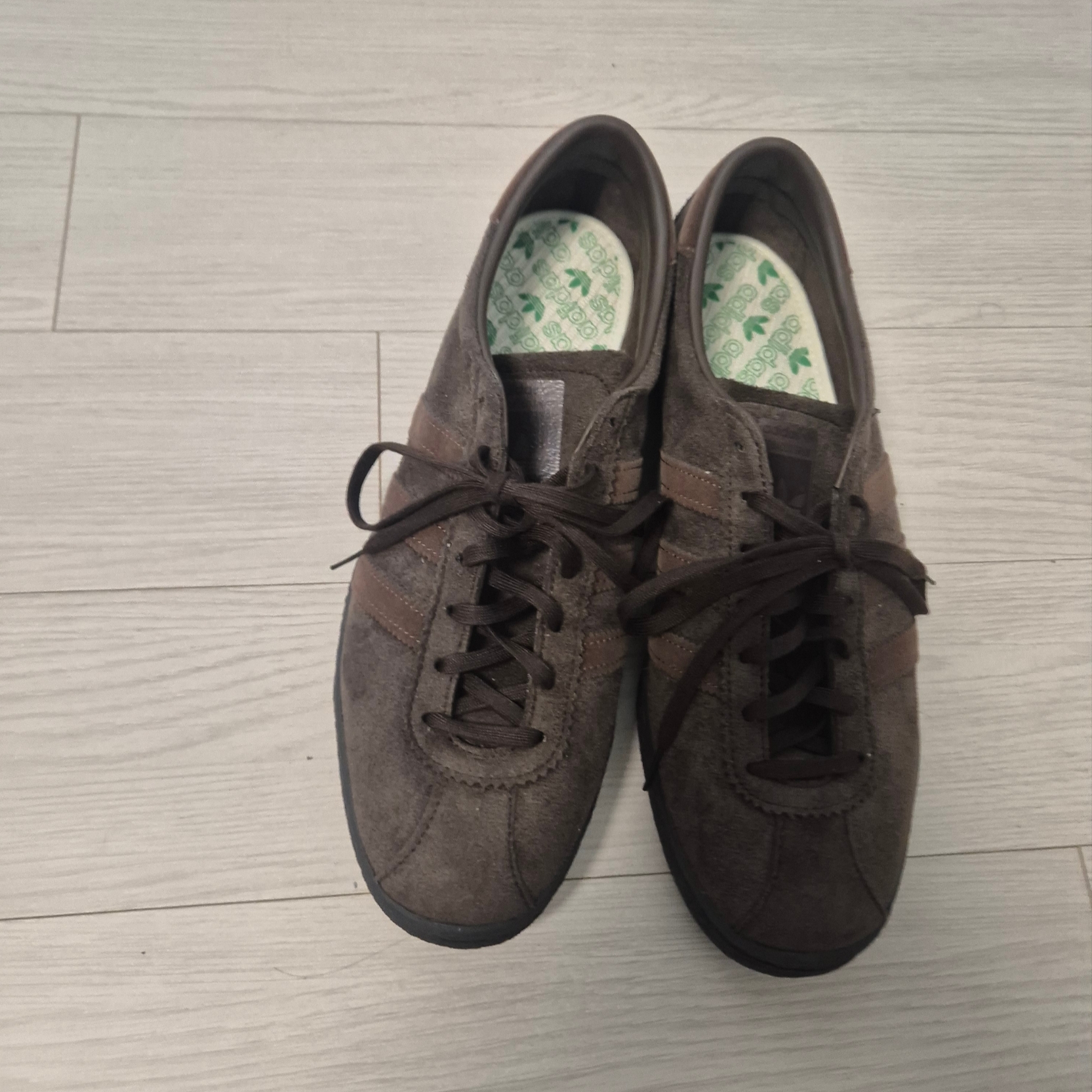 Adidas Tobacco Gruen Dark Brown 착용 스타일