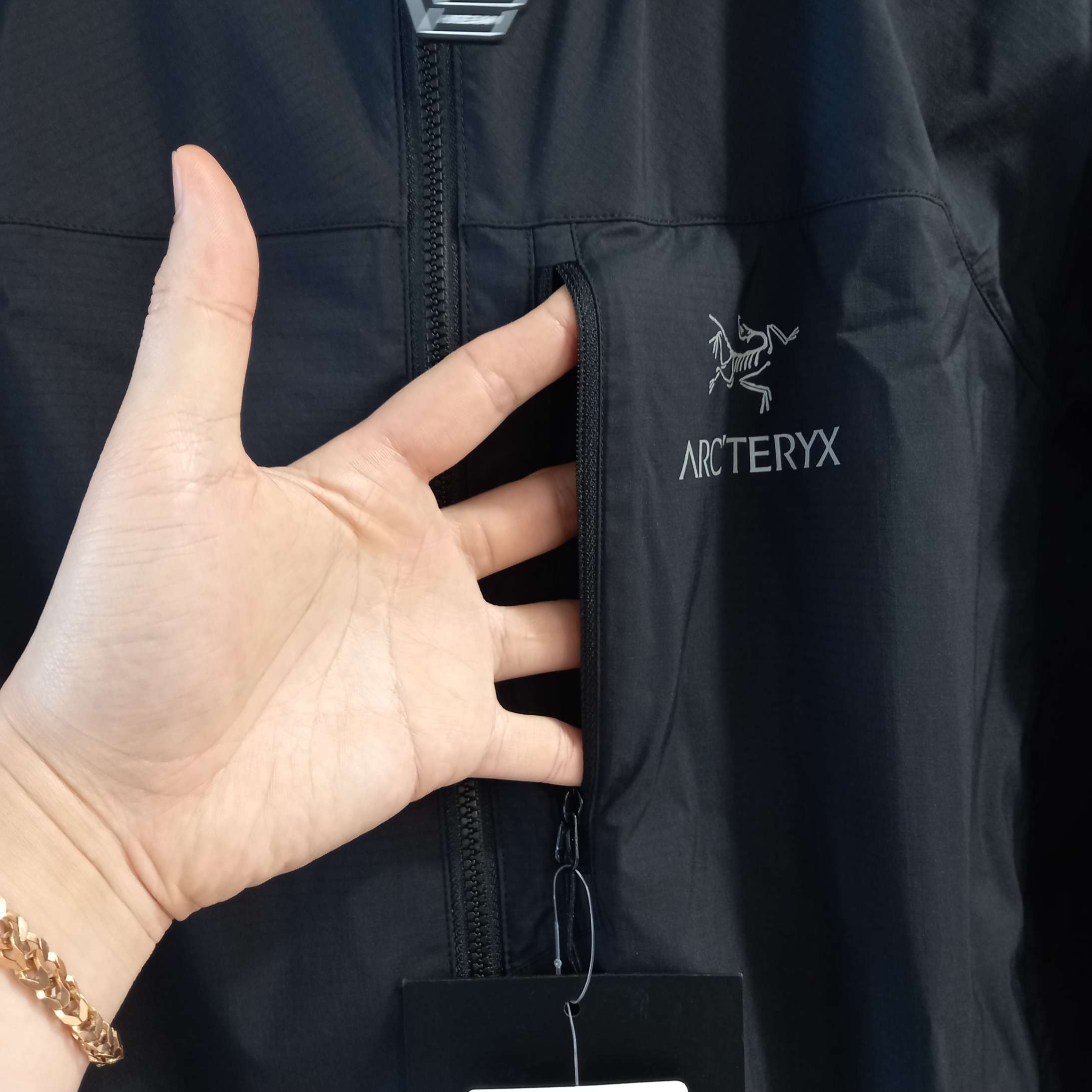 Arc'teryx Squamish Hoody Black 착용 스타일 - 4