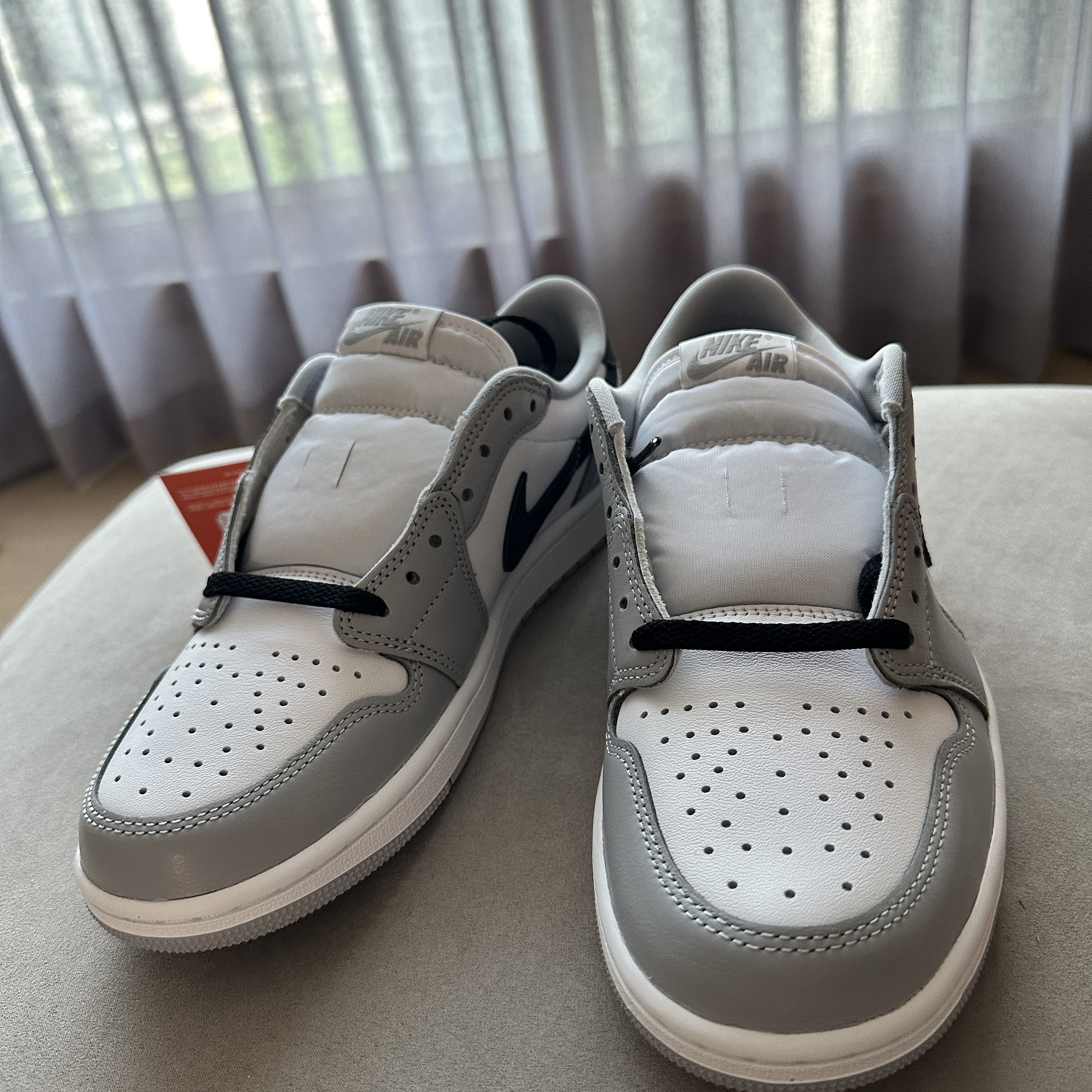Jordan 1 Retro Low OG Wolf Grey and White 착용 스타일