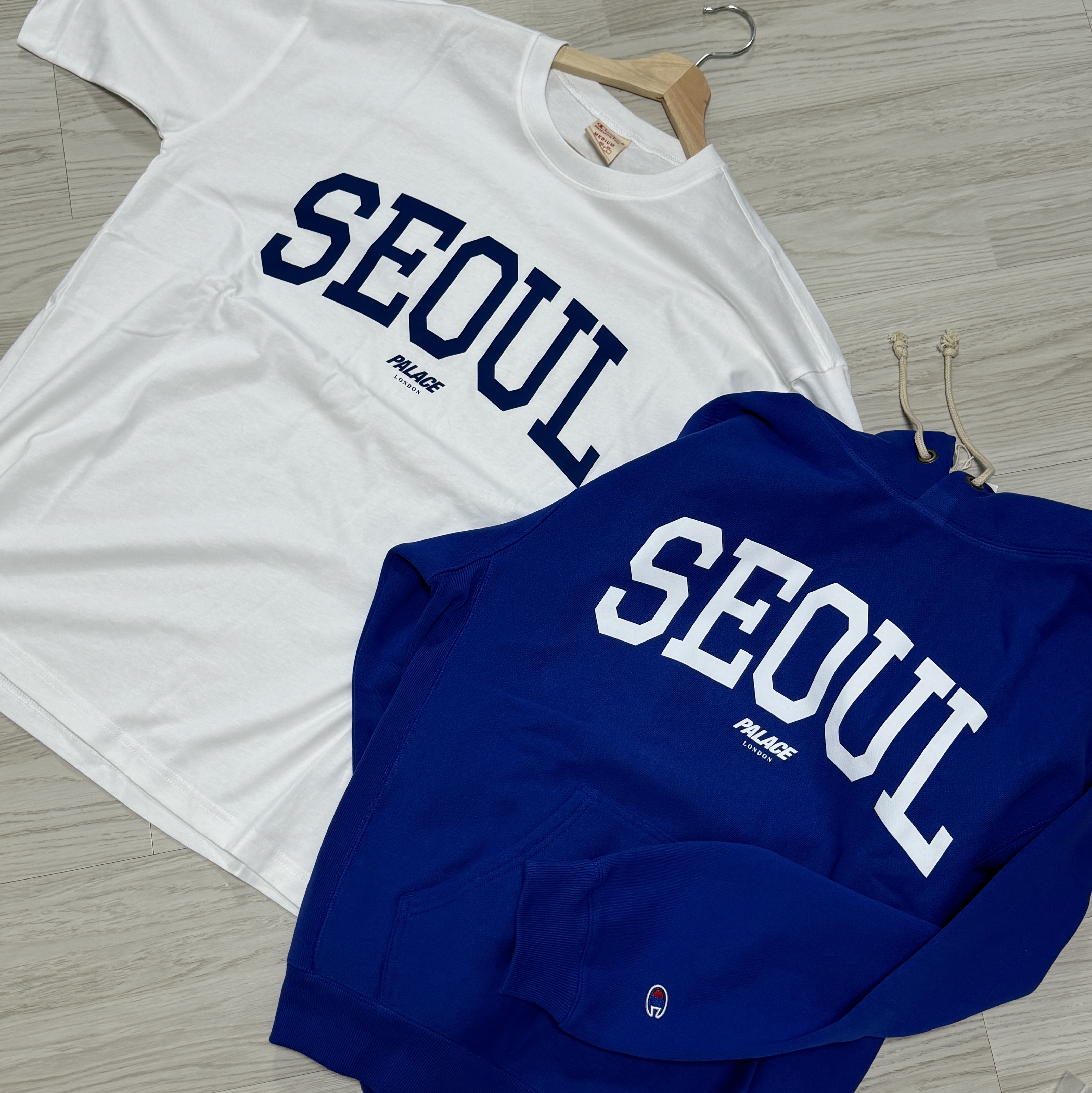 Palace x Champion Shop Hood Seoul Blue - 24FW, Palace x Champion Shop T-Shirt Seoul White - 24FW 착용 스타일