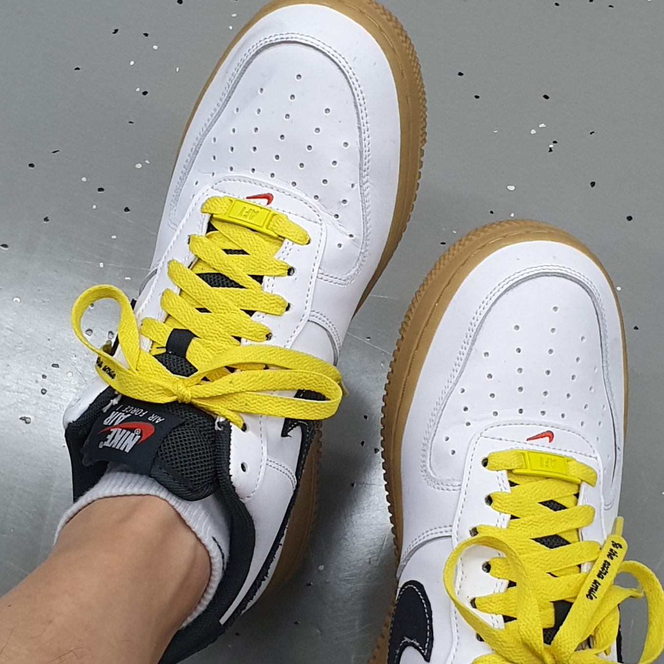 Nike Air Force 1 '07 LV8 Go The Extra Smile 착용 스타일
