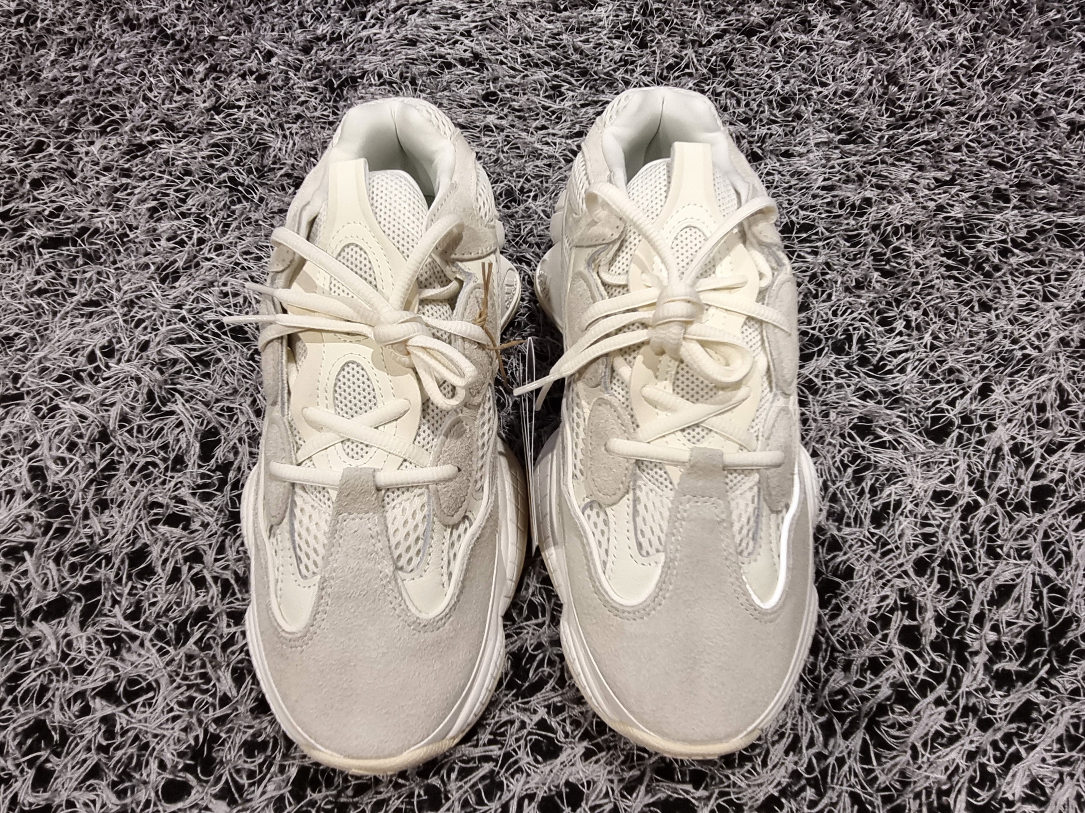 Adidas Yeezy 500 Bone White 착용 스타일 - 4