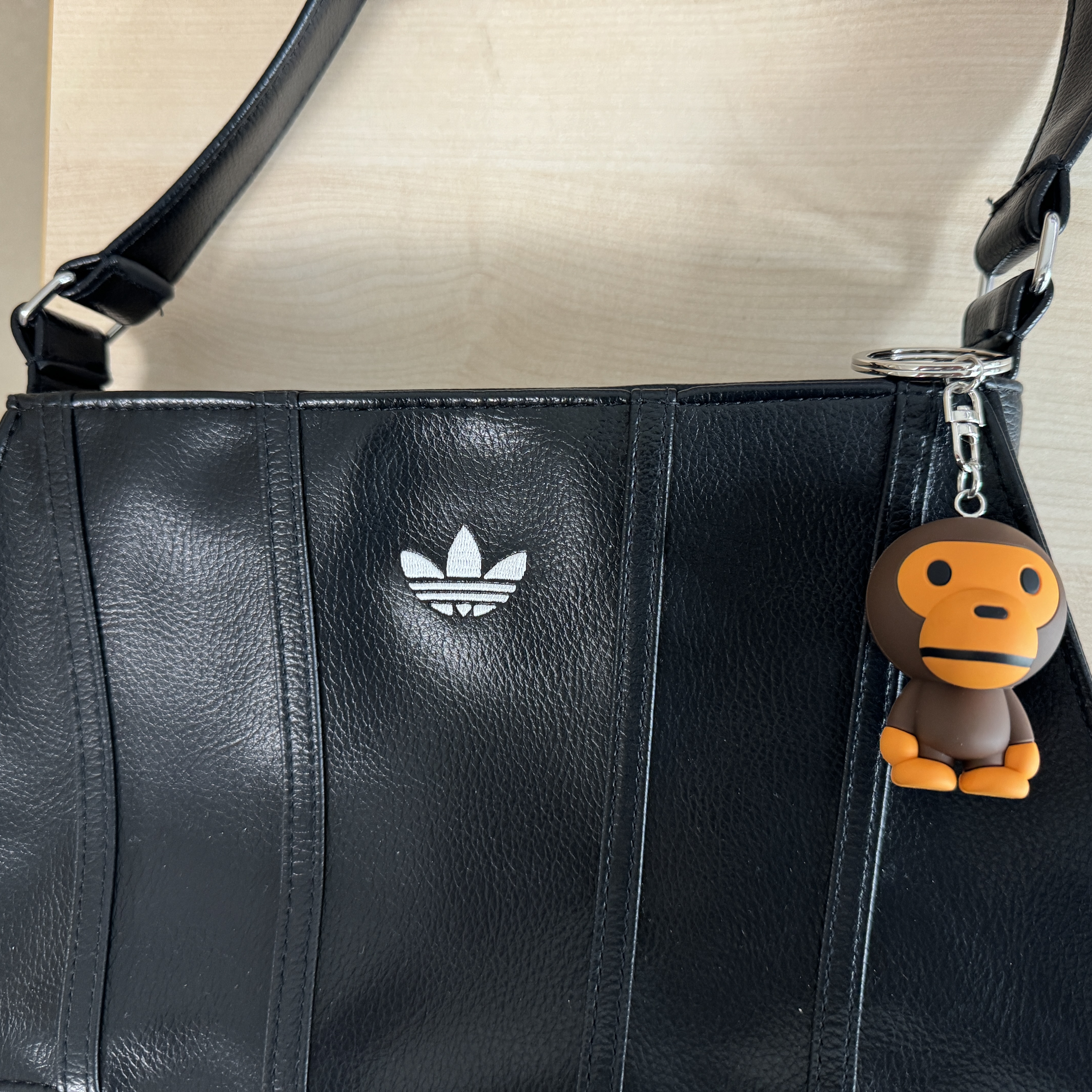 BAPE Baby Milo Keychain Brown 착용 스타일 - 1