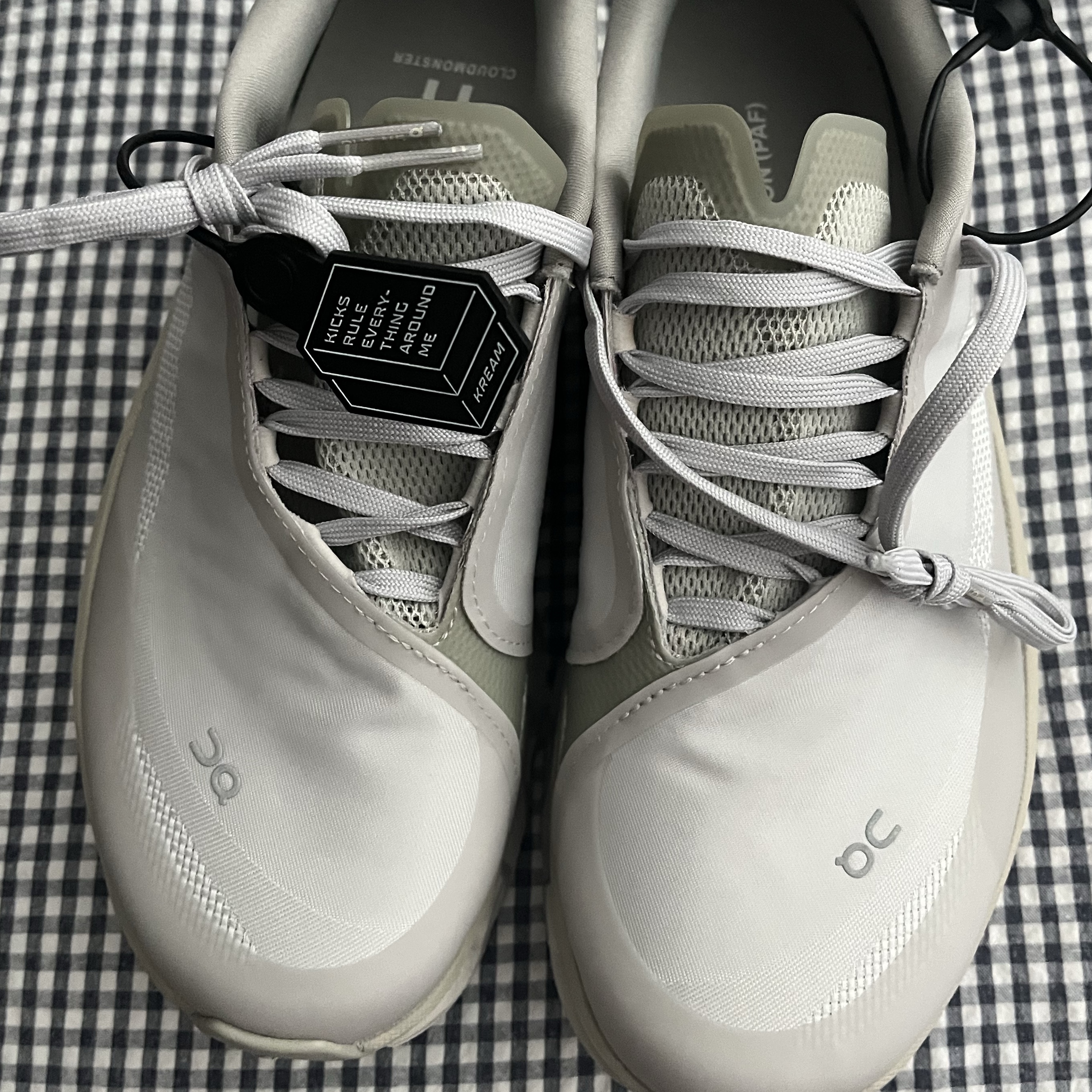(W) On Running x Post Archive Faction (Paf) Cloudmonster 2 Moondust Chalk 착용 스타일 - 2