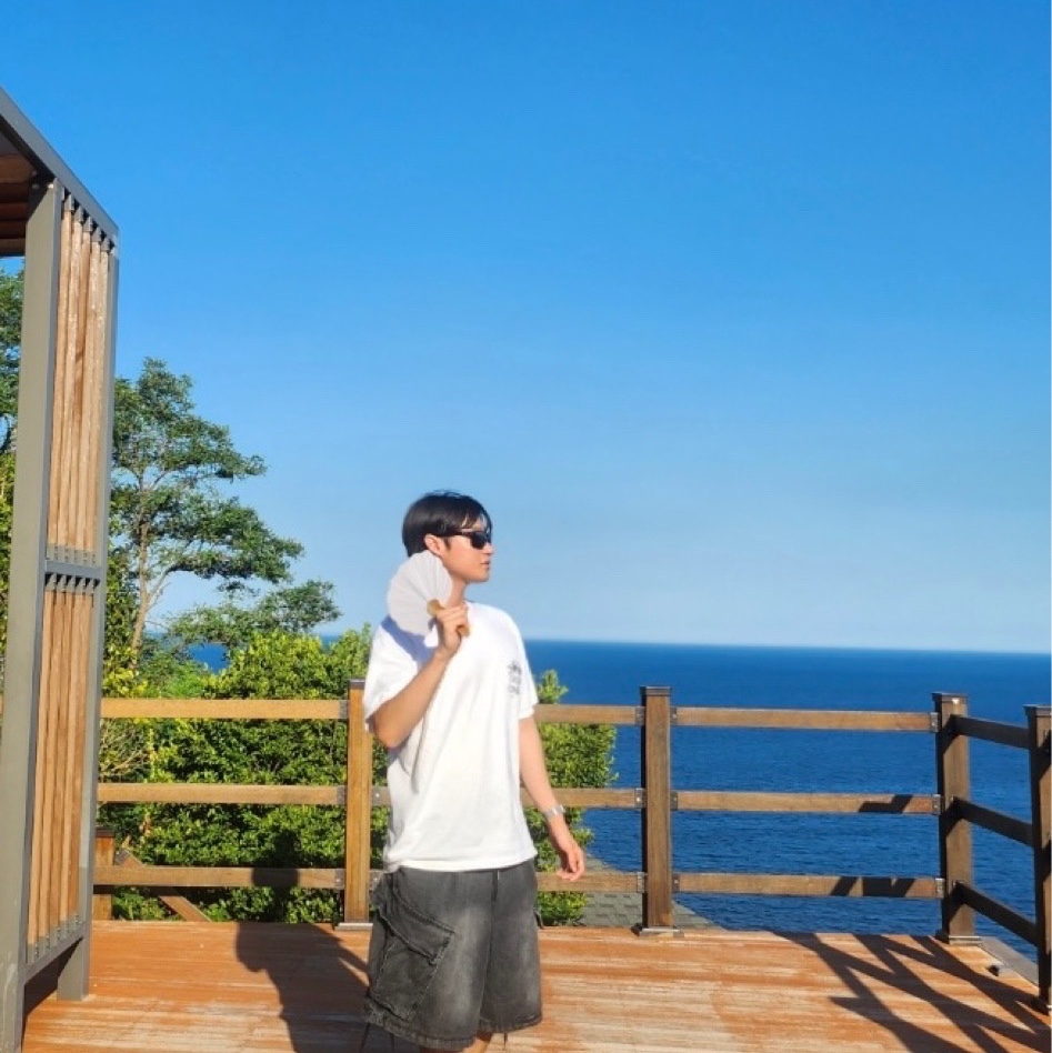 Stussy Tough Gear T-Shirt White 착용 스타일 - 3