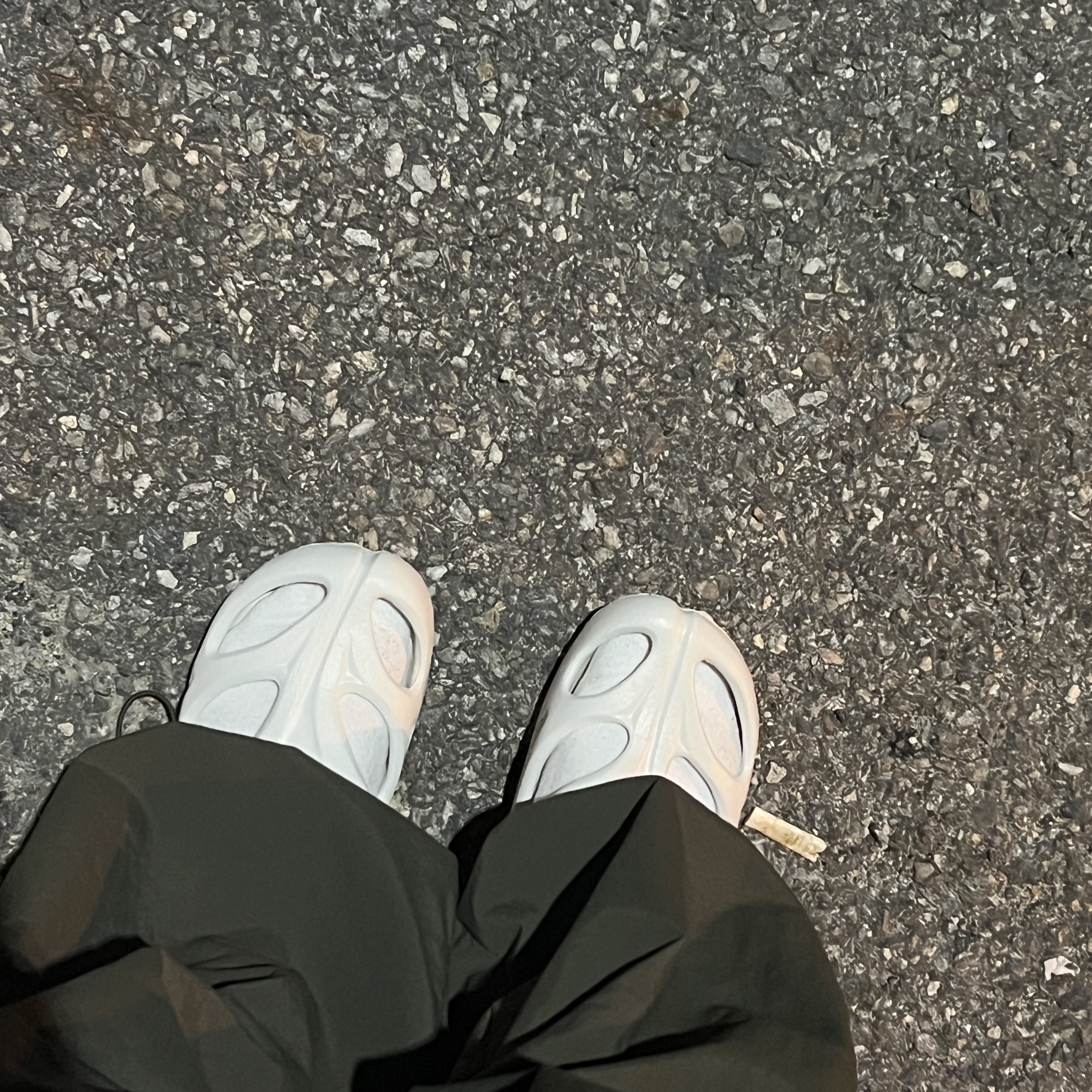(W) Keen Shanti White Black 착용 스타일 - 1