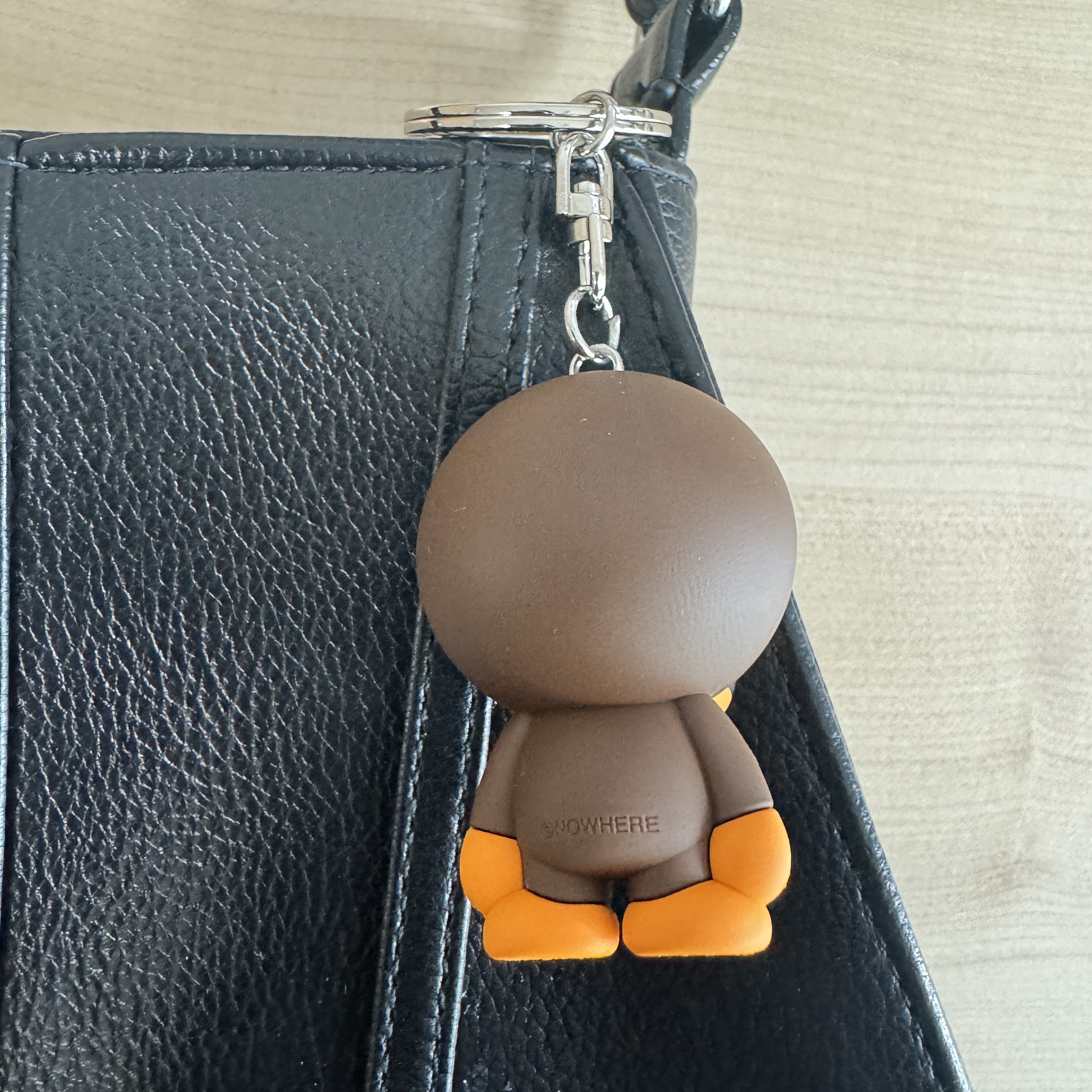 BAPE Baby Milo Keychain Brown 착용 스타일 - 2