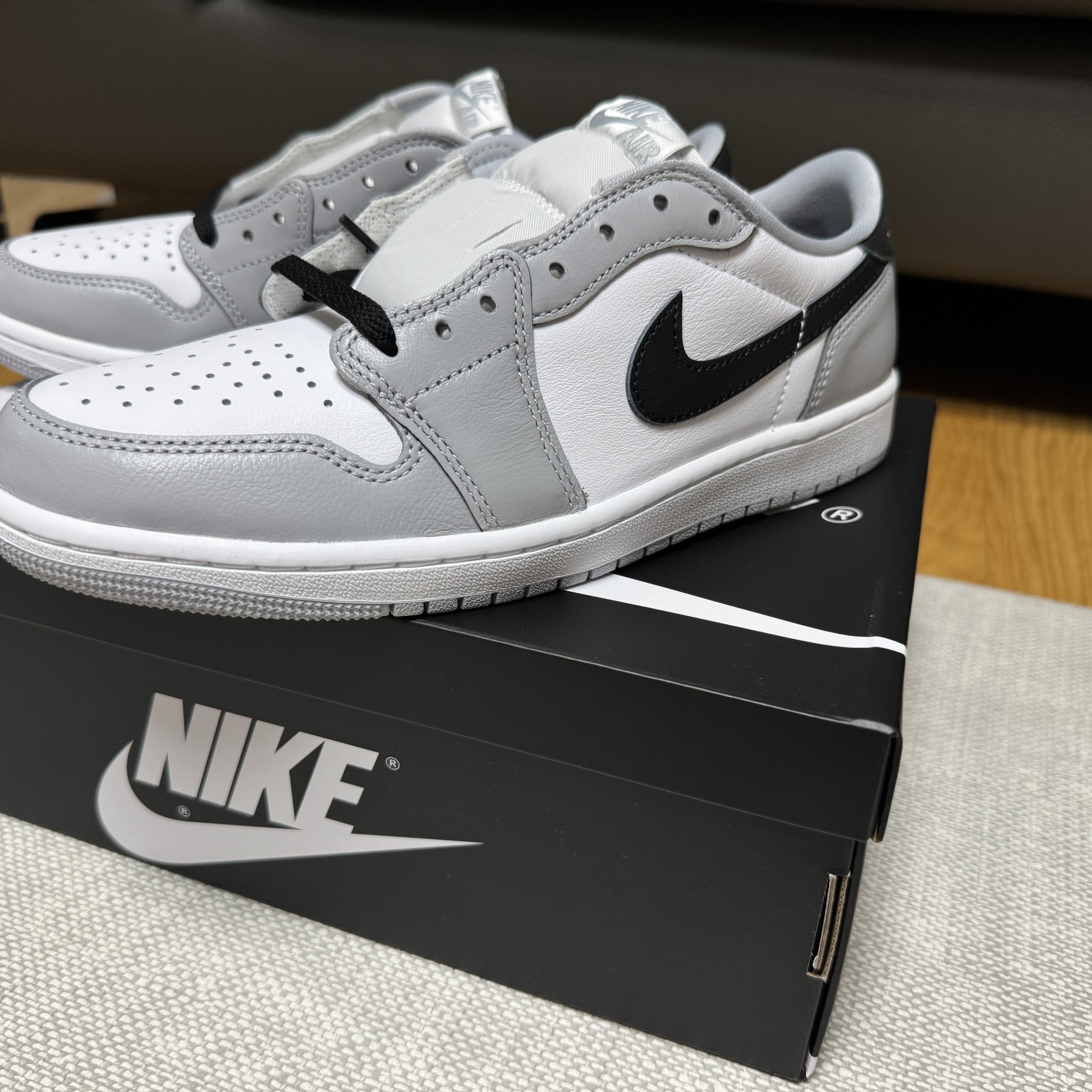 Jordan 1 Retro Low OG Wolf Grey and White 착용 스타일