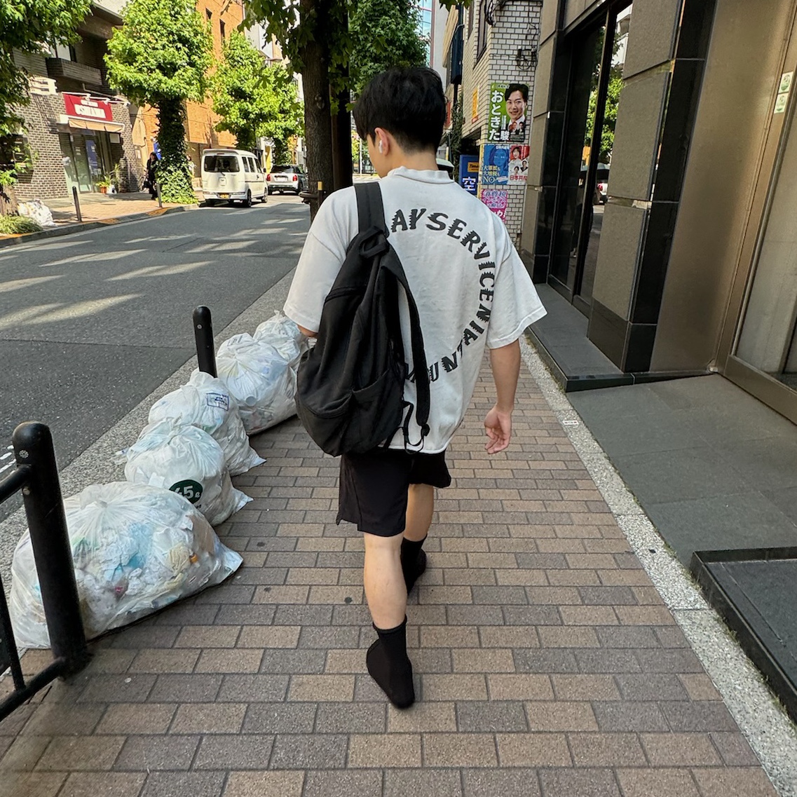 Yeezy YZY Pods Black 착용 스타일