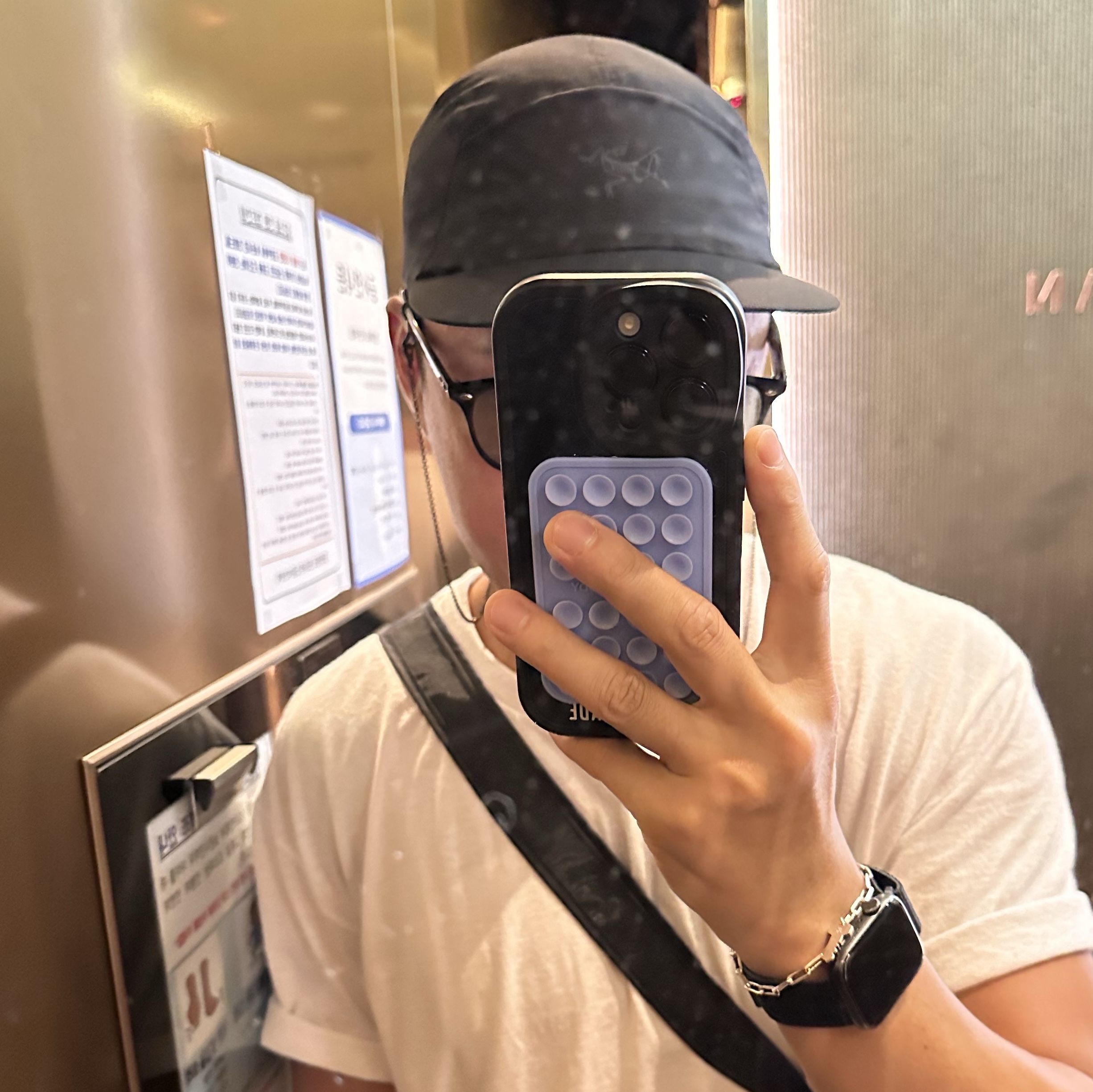 Arc'teryx Norvan Regular Brim Hat Black, Salomon RX Marie Jeanne Black 착용 스타일 - 1