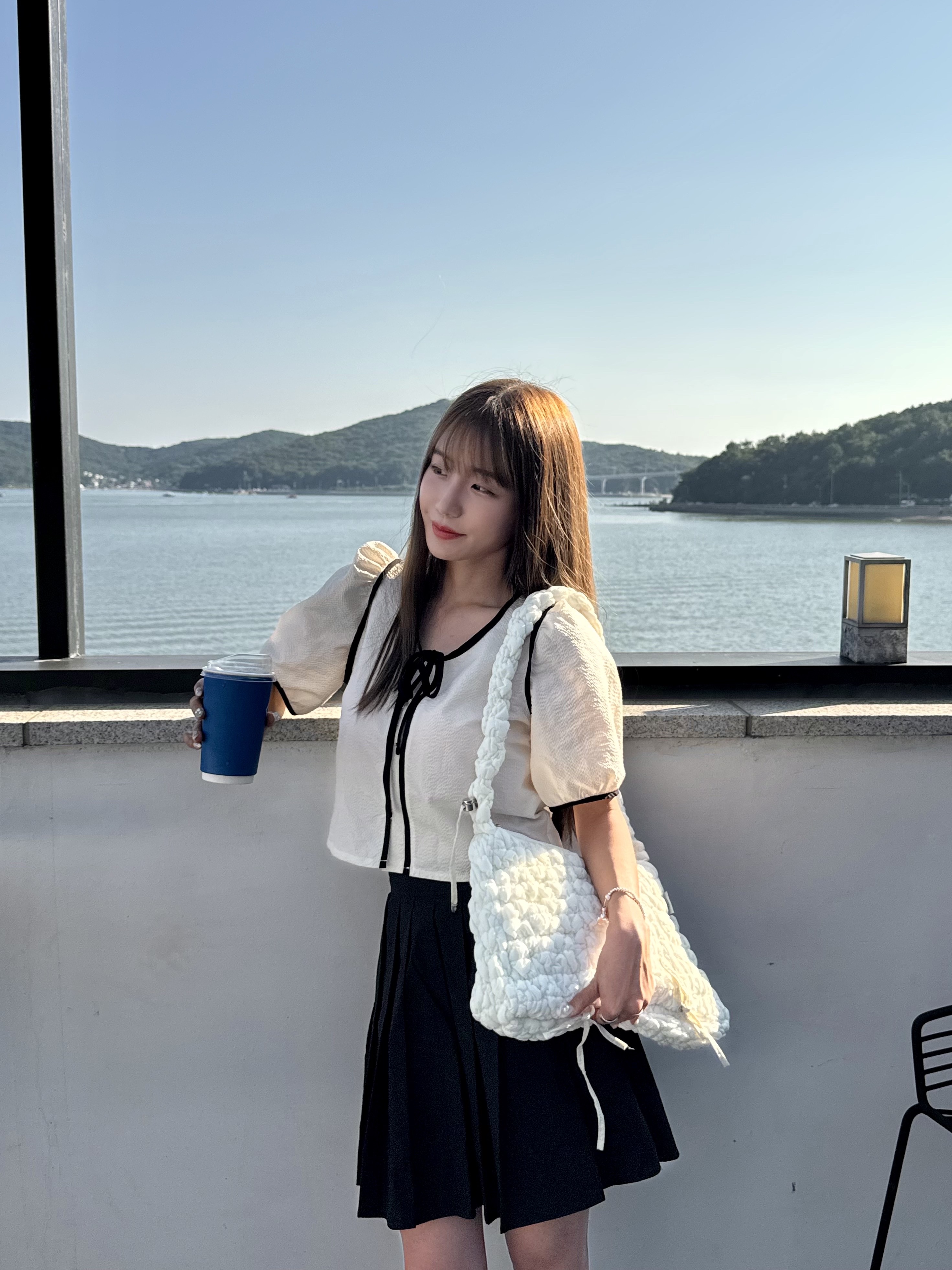 Anoetic Anc Ribbon Cloud Bag Ivory, (W) Gucci x Adidas Loafers Black 착용 스타일 - 2