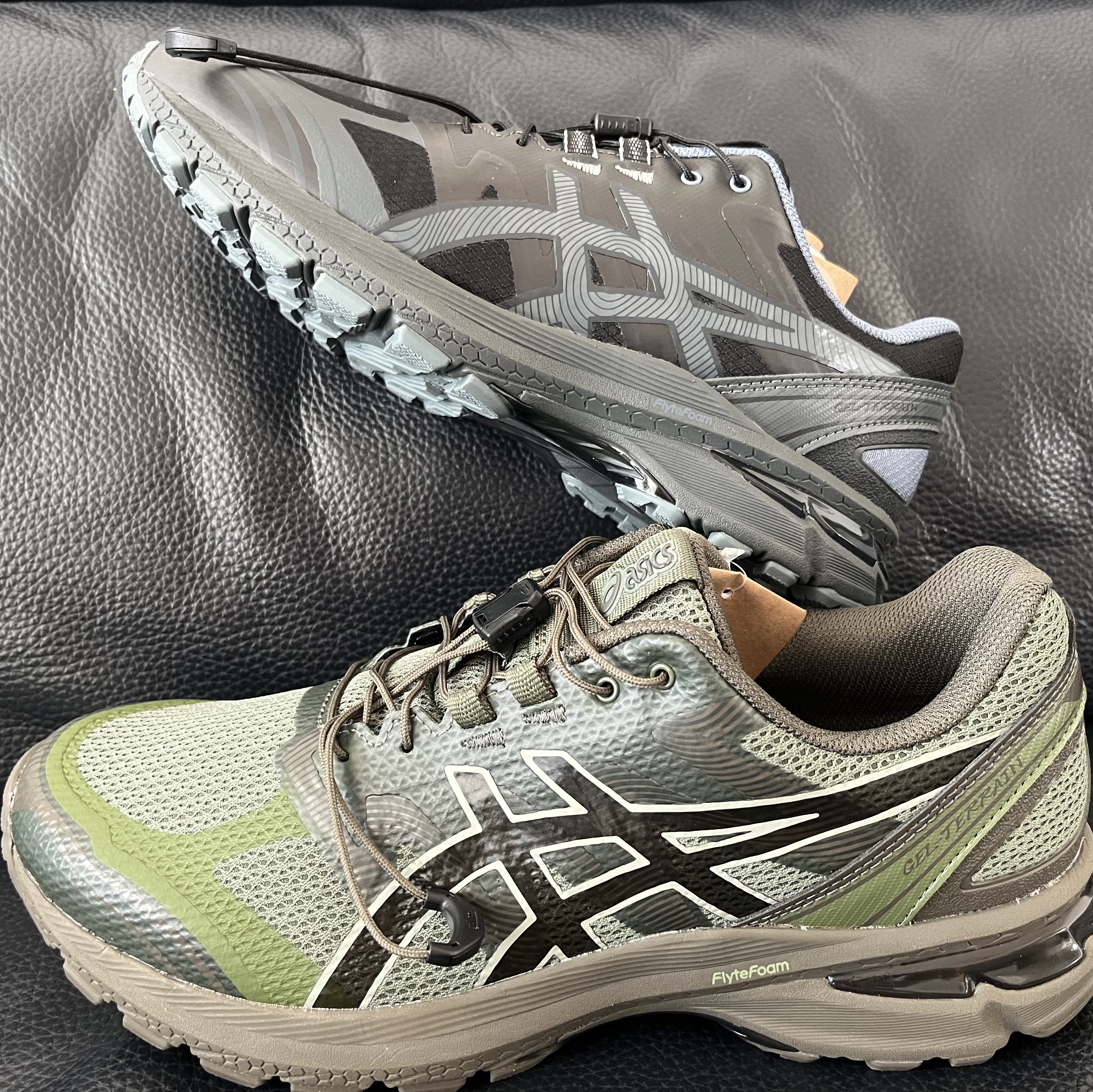 Asics x Sansan Gear Gel-Terrain Bronze Green Tarmac, Asics x Sansan Gear Gel-Terrain Phantom Moon Mist 착용 스타일 - 2
