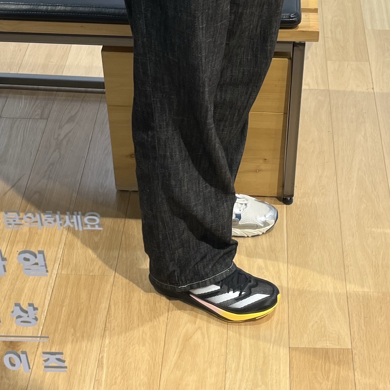 Adidas Adizero Adios Pro 3 Core Black Zero Metalic 착용 스타일