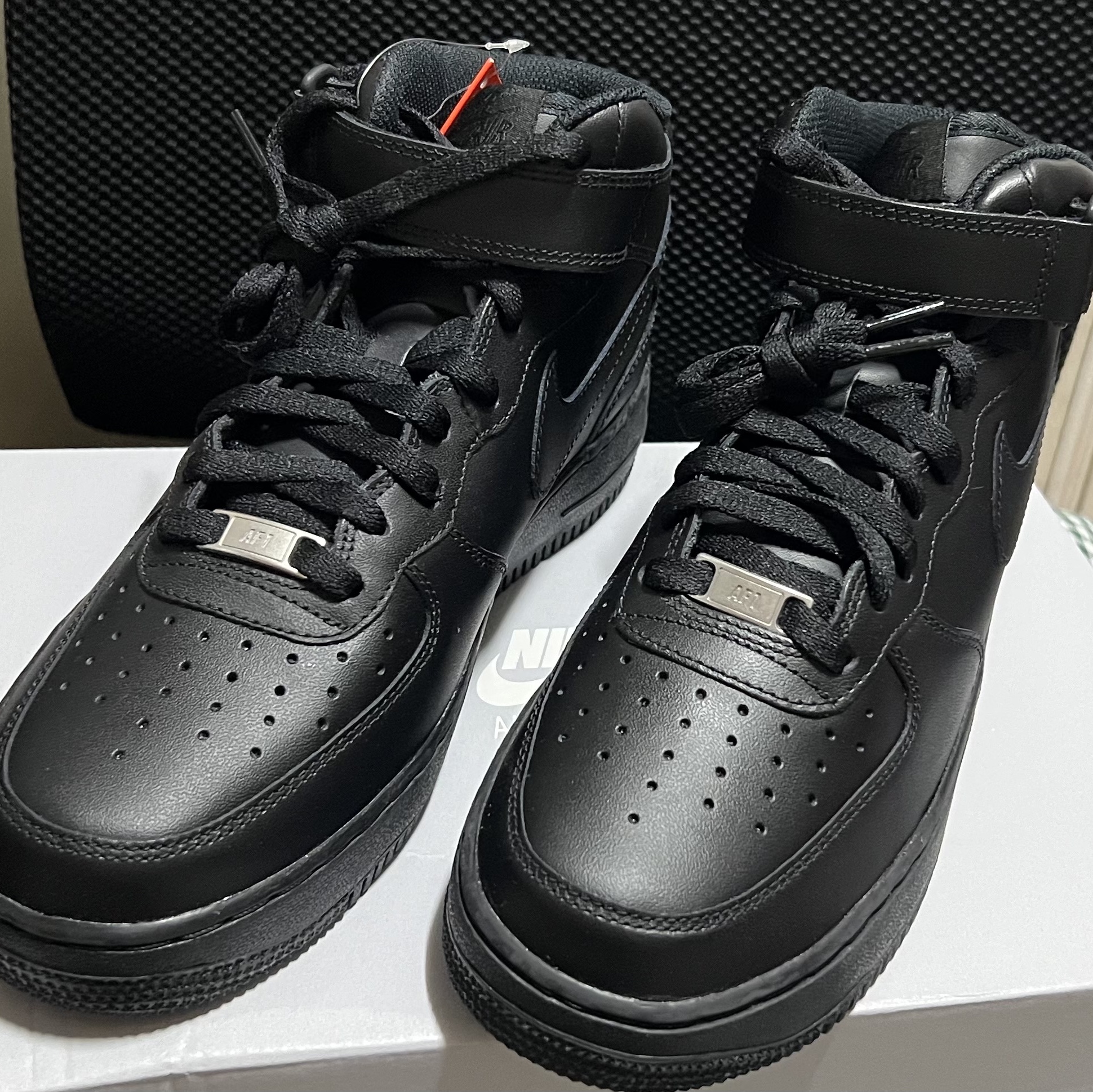Nike Air Force 1 Mid '07 Black 착용 스타일
