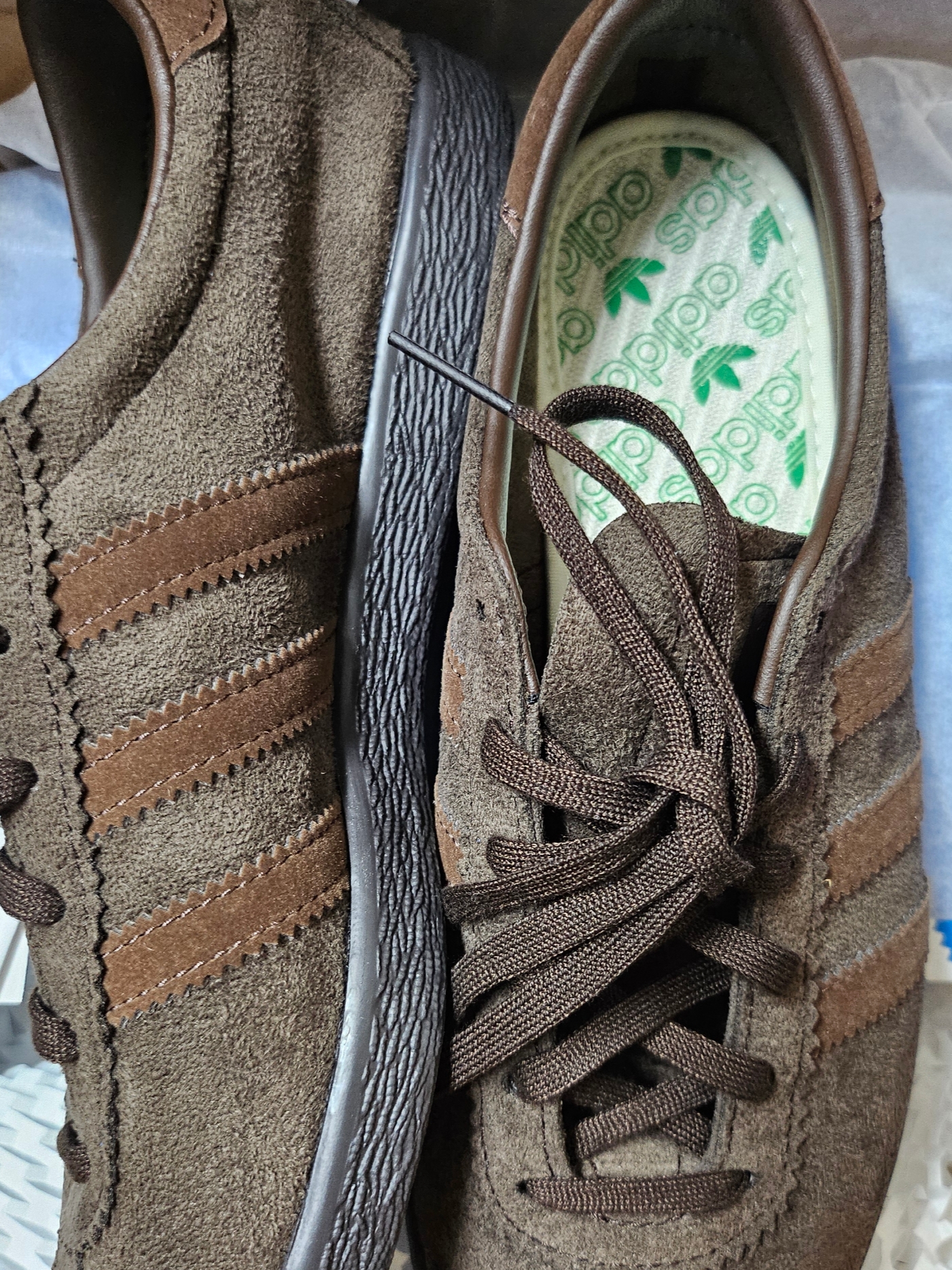 Adidas Tobacco Gruen Dark Brown 착용 스타일