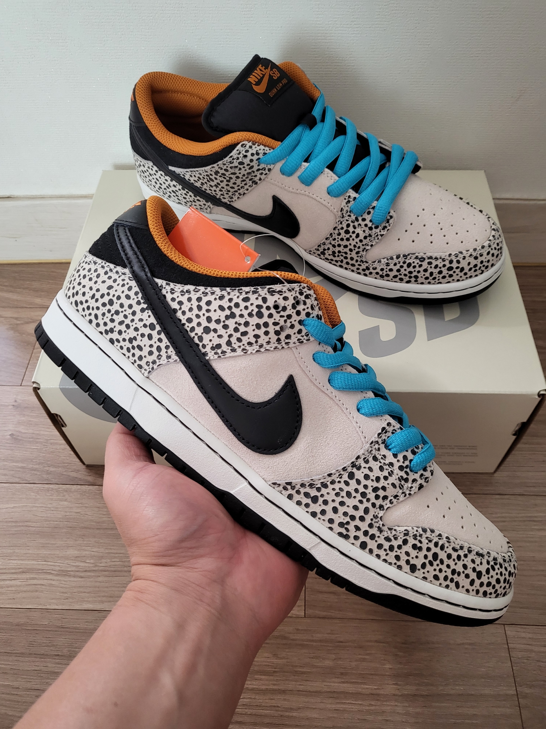 Nike SB Dunk Low Pro Electric Phantom and Black 착용 스타일 - 1