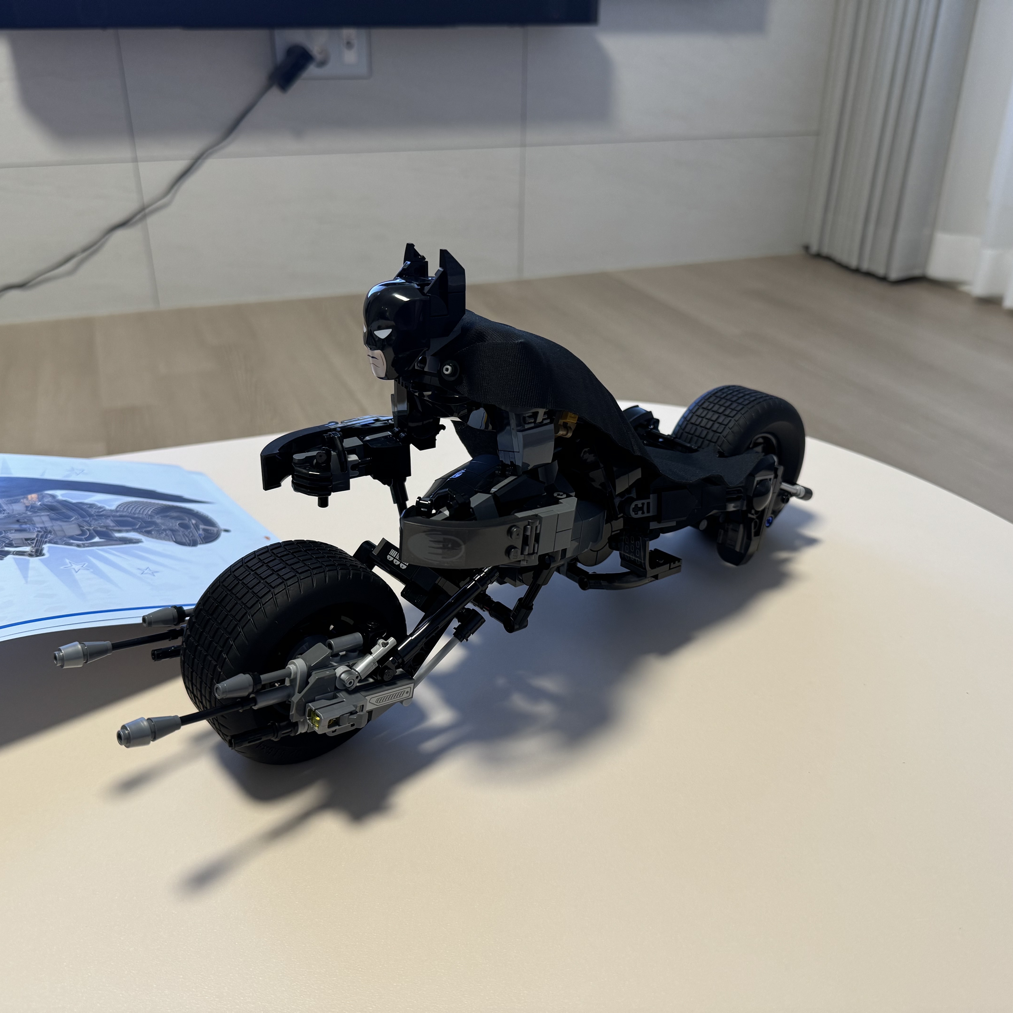 Lego DC Comics Batman Construction Figure and The Bat Pod Bike 착용 스타일