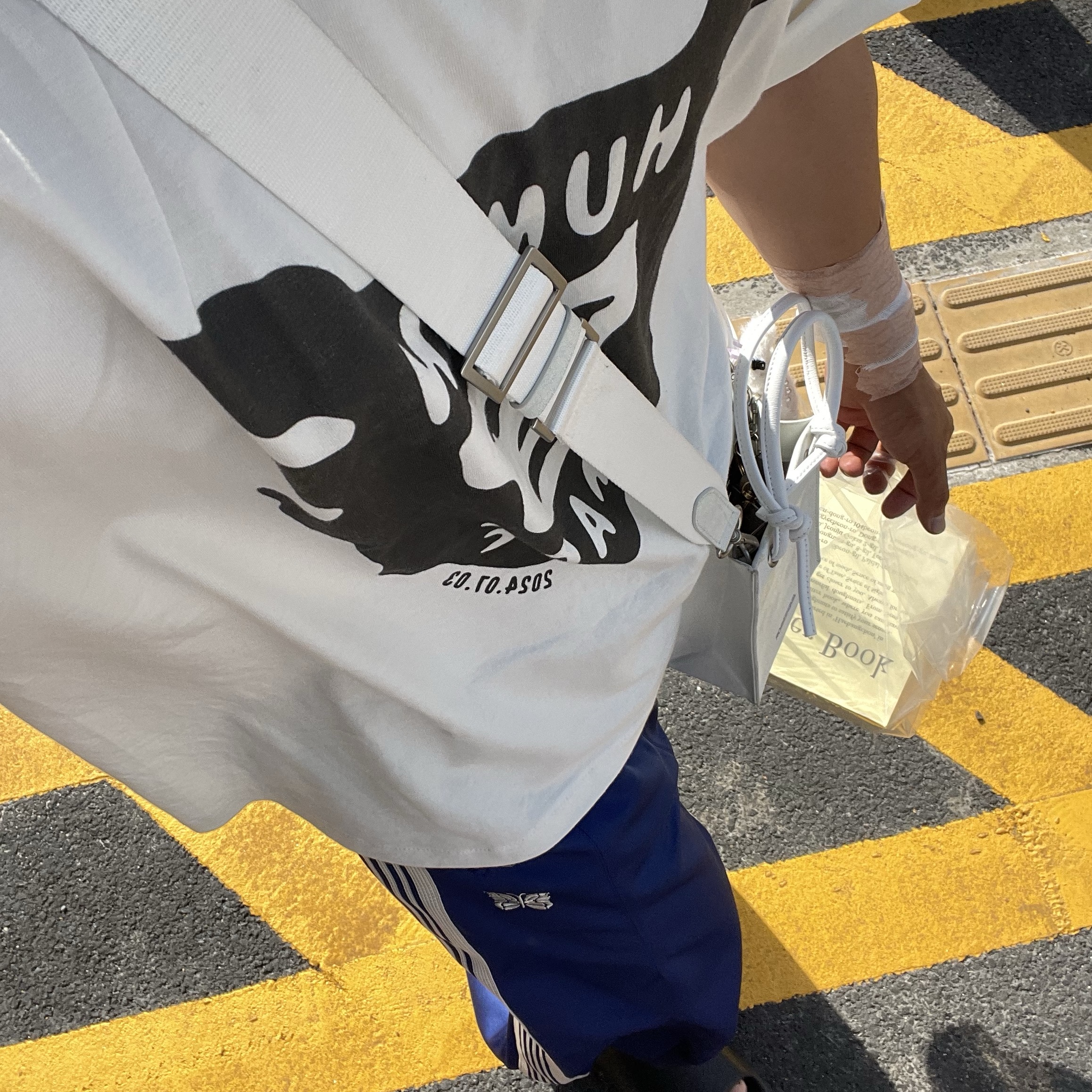 Needles H.D. Track Pants Poly Smooth Royal 착용 스타일