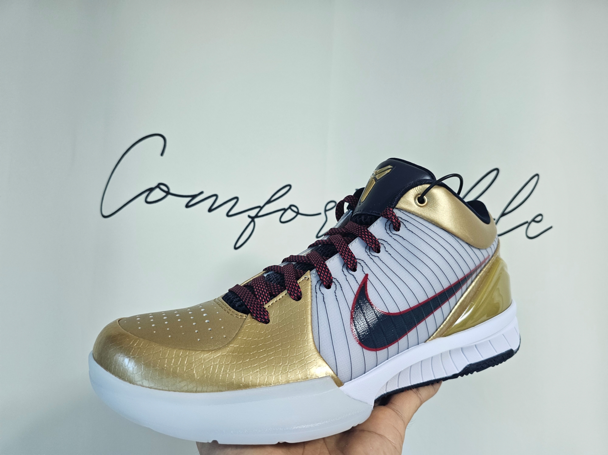 Nike Kobe 4 Protro Metallic Gold and Dark Obsidian 착용 스타일 - 1