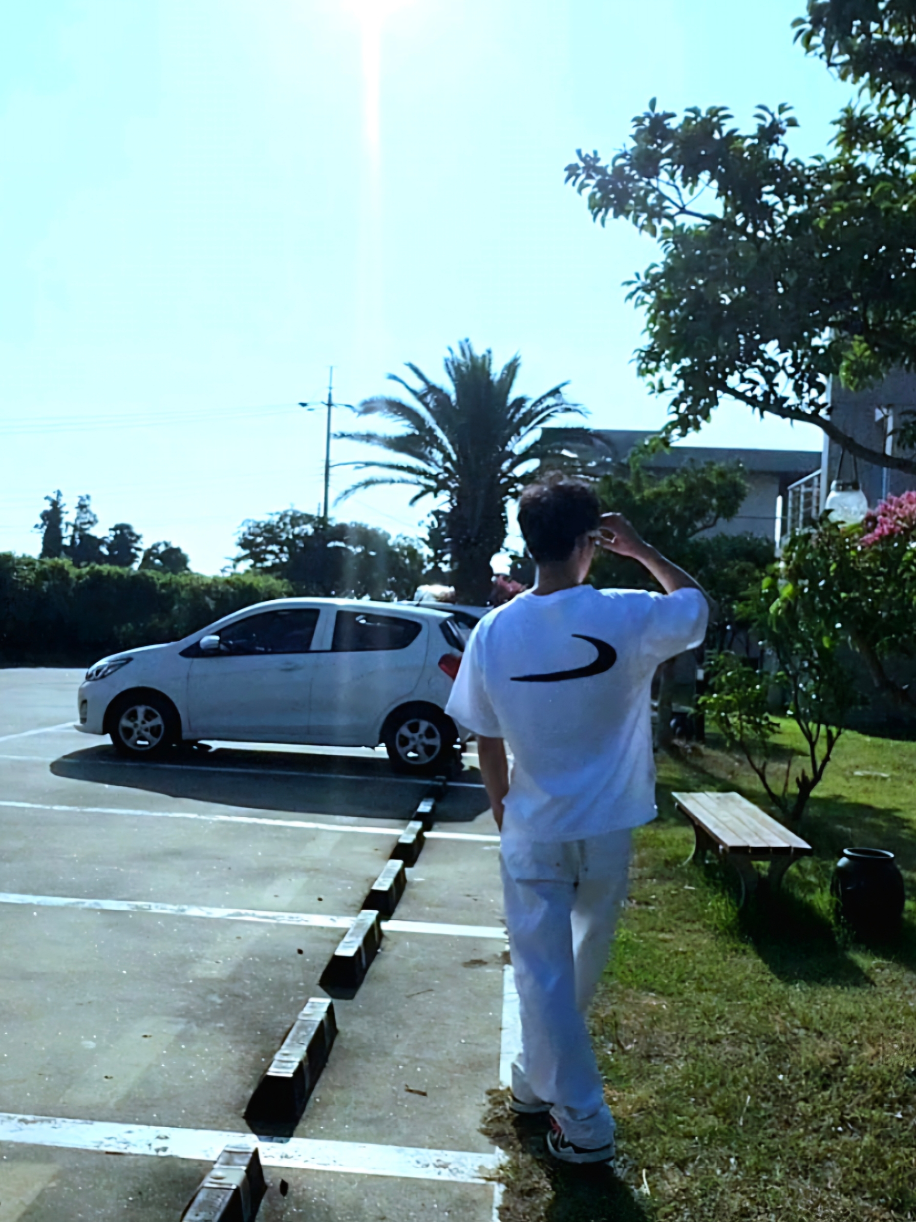 Nike x Off-White NRG Short Sleeve T-Shirt White, Balenciaga Swift Oval Sunglasses Silver 착용 스타일 - 3