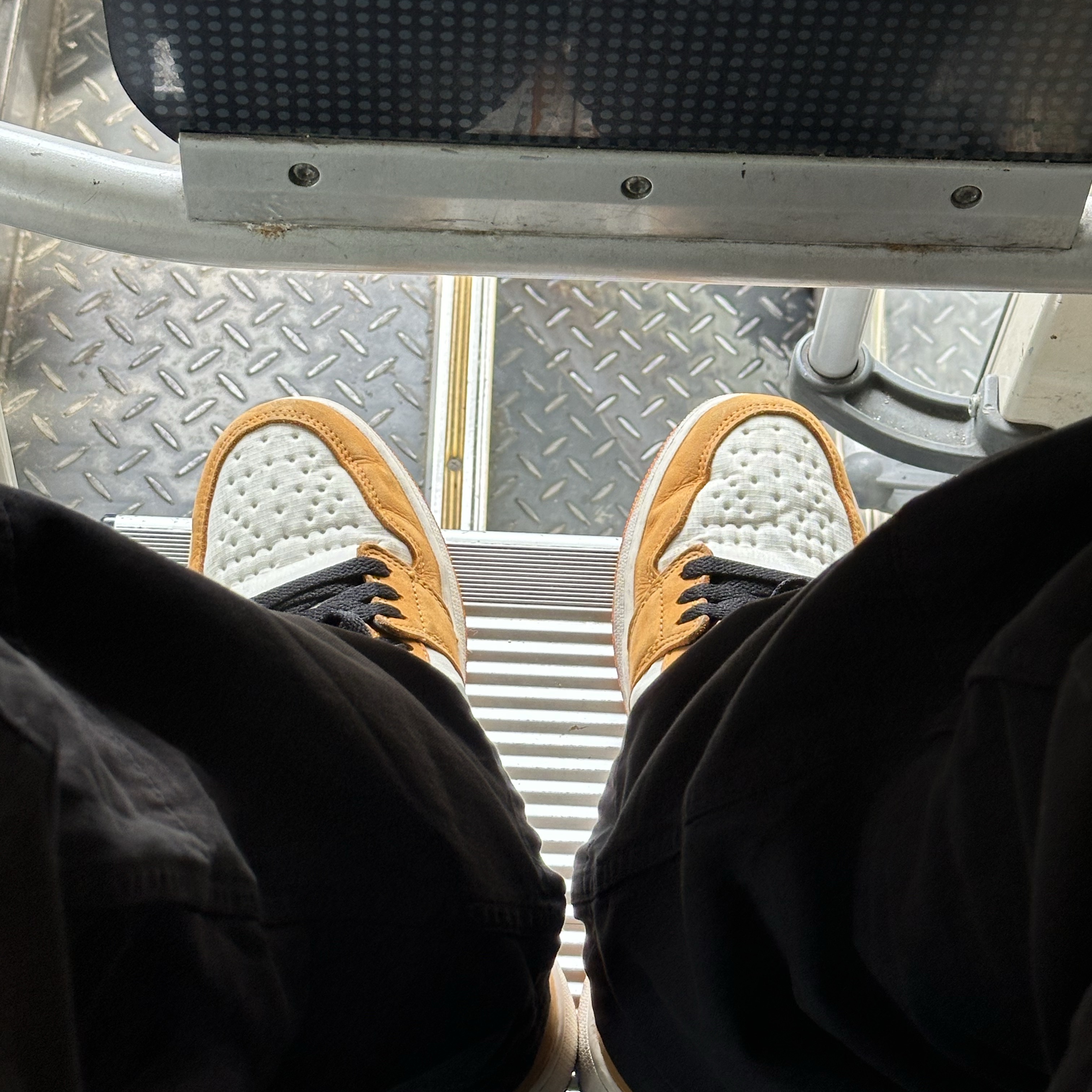 Jordan 1 Element Gore-Tex Light Curry 착용 스타일 - 2