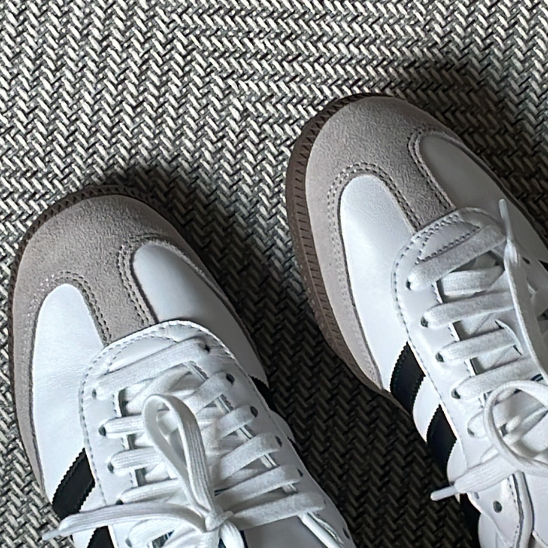 Adidas Samba OG Cloud White 착용 스타일