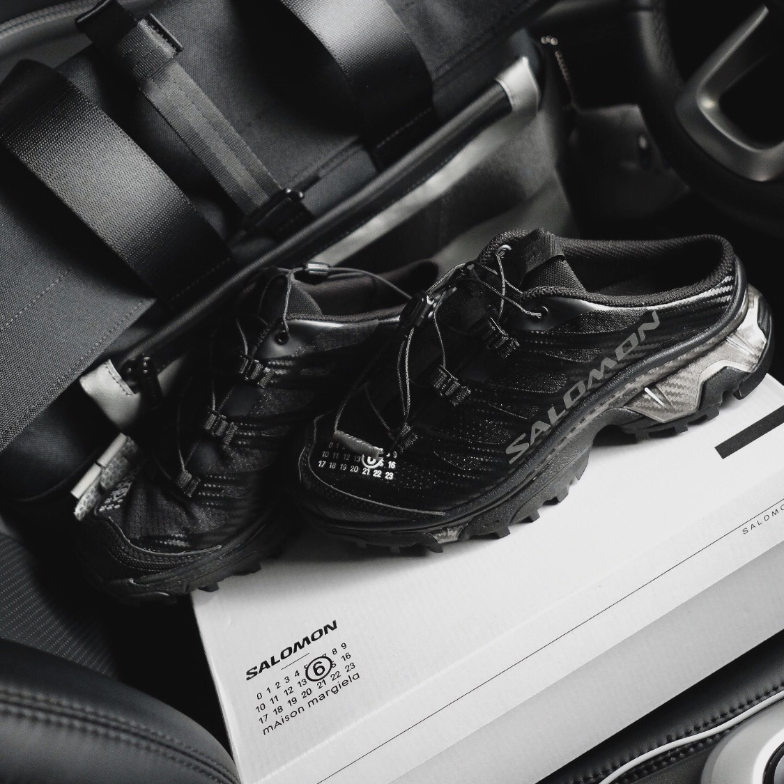 Salomon x MM6 Maison Margiela XT-4 Mule Black 착용 스타일 - 4