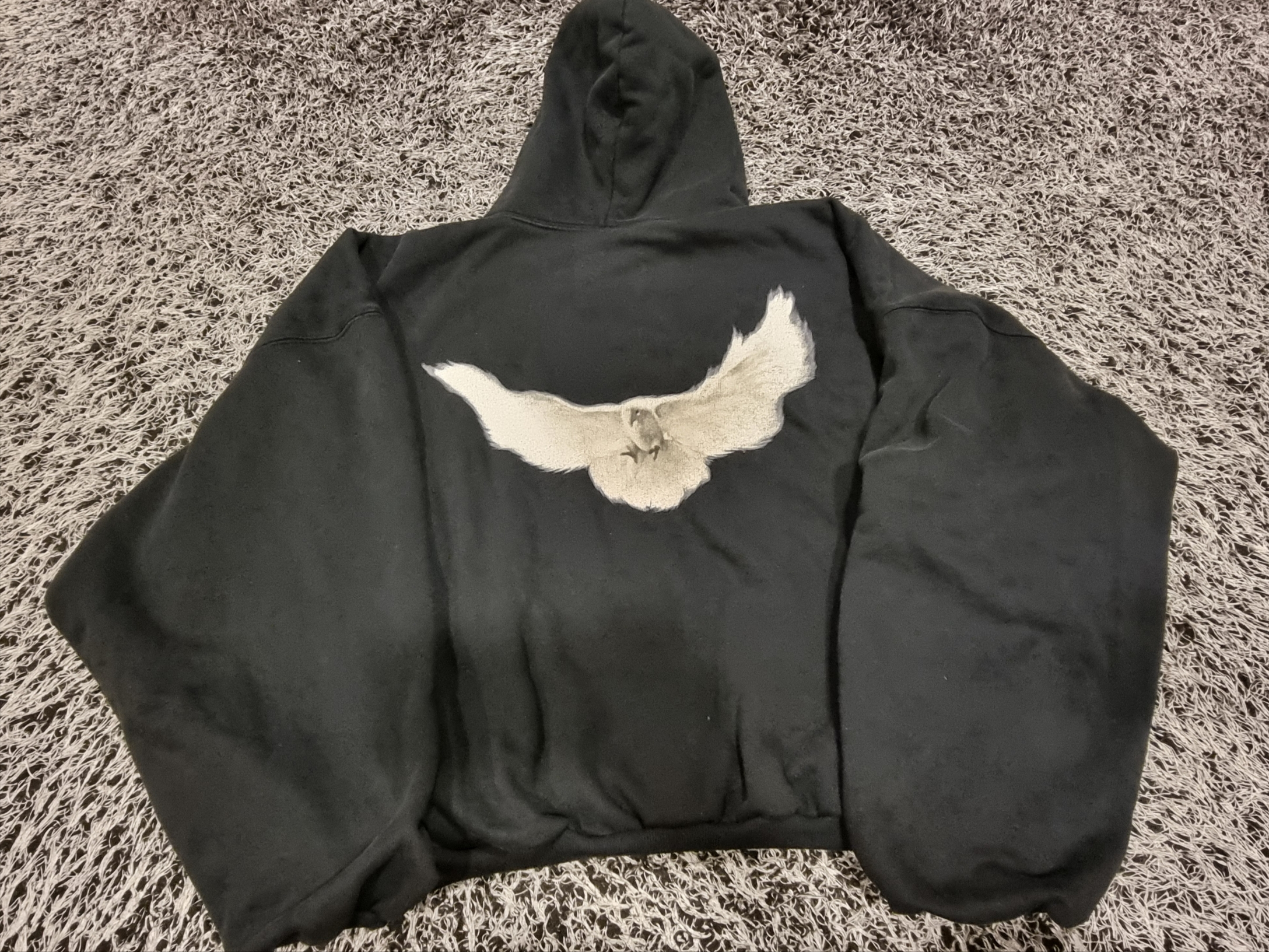 Yeezy Gap Engineered By Balenciaga Dove Hoodie Washed Black 착용 스타일 - 1