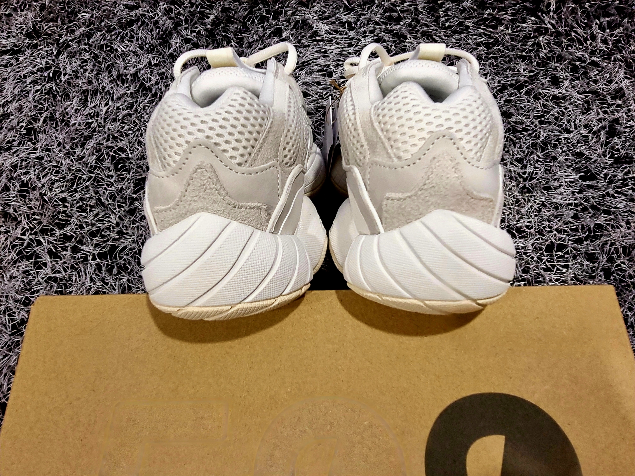 Adidas Yeezy 500 Bone White 착용 스타일 - 6