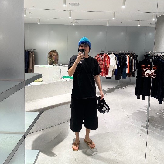 MJD Wide Carpenter Bermuda Shorts Black, Island Slipper Classic Ultimate Suede Peanut Cognac 착용 스타일