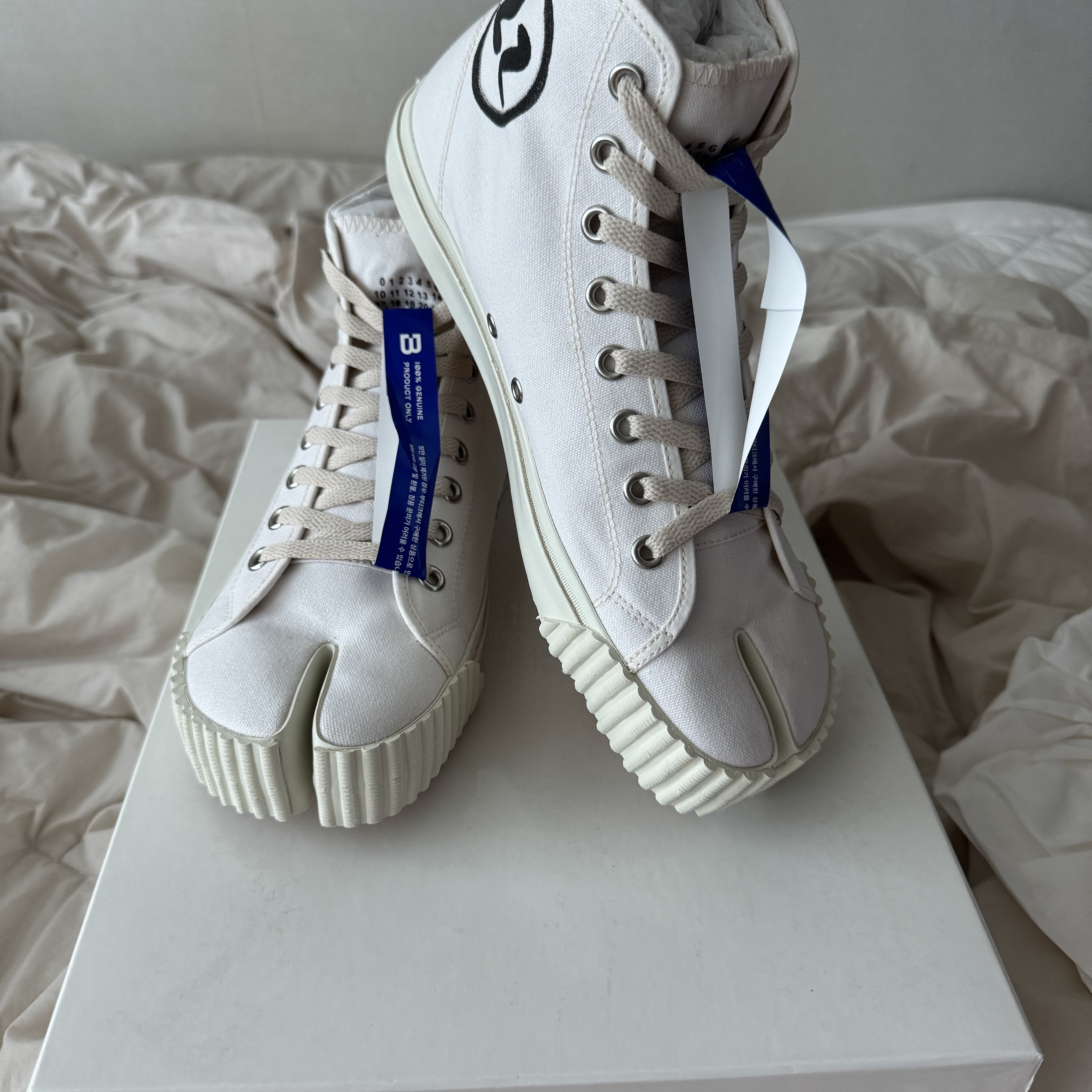 Maison Margiela Tabi High White 착용 스타일 - 3