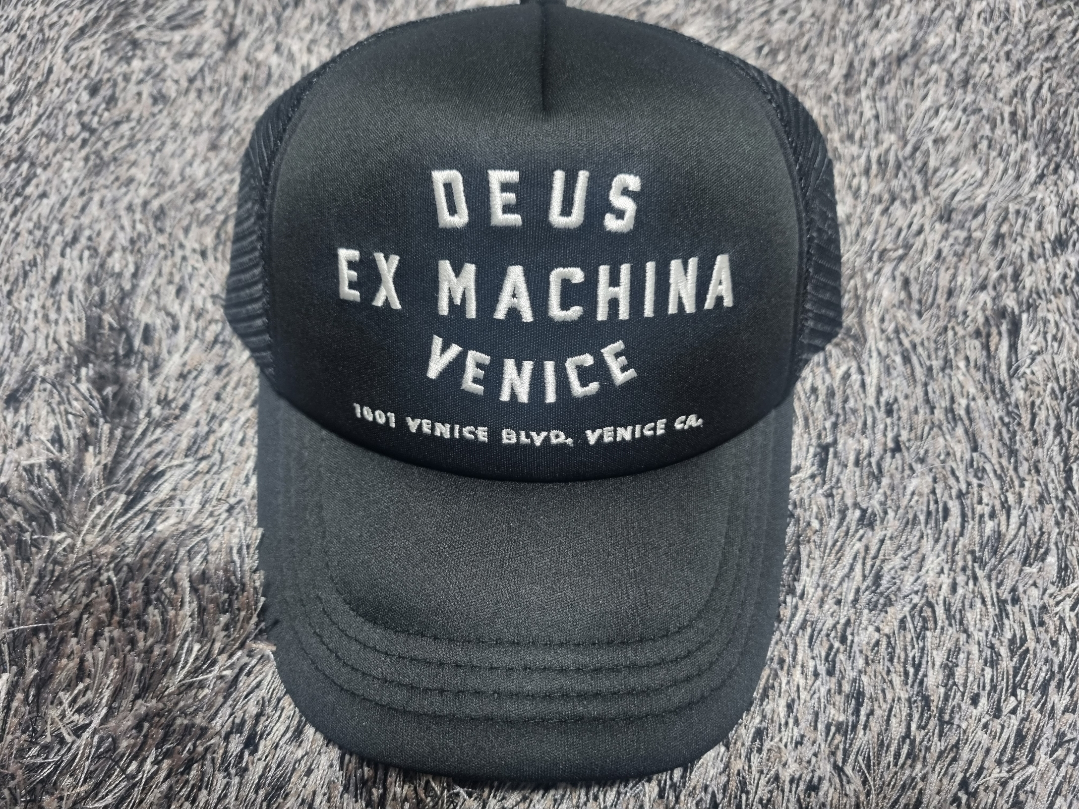 Deus Ex Machina Venice Adderess Trucker Cap Black 착용 스타일
