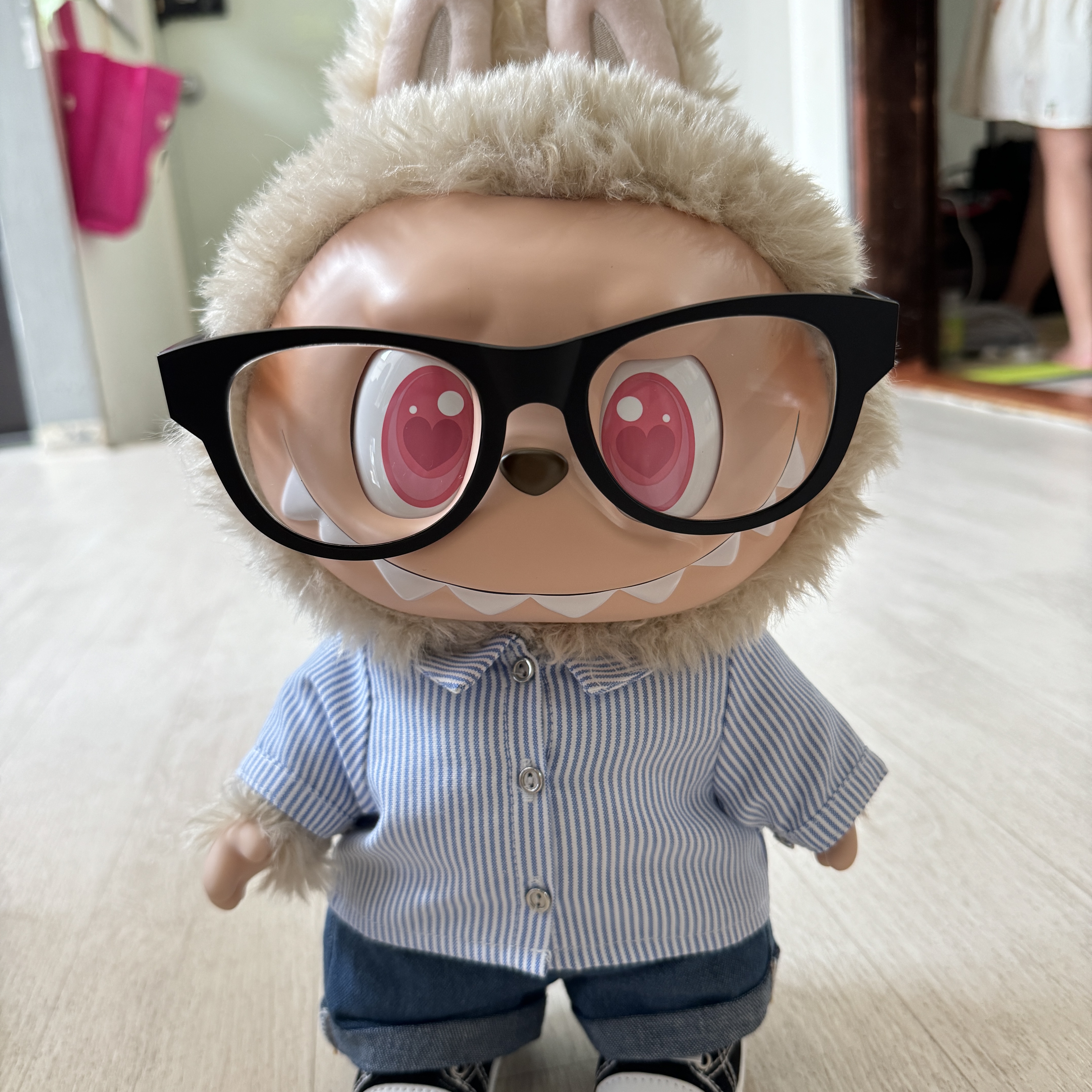 Pop Mart Labubu Flip with Me Doll 착용 스타일 - 2