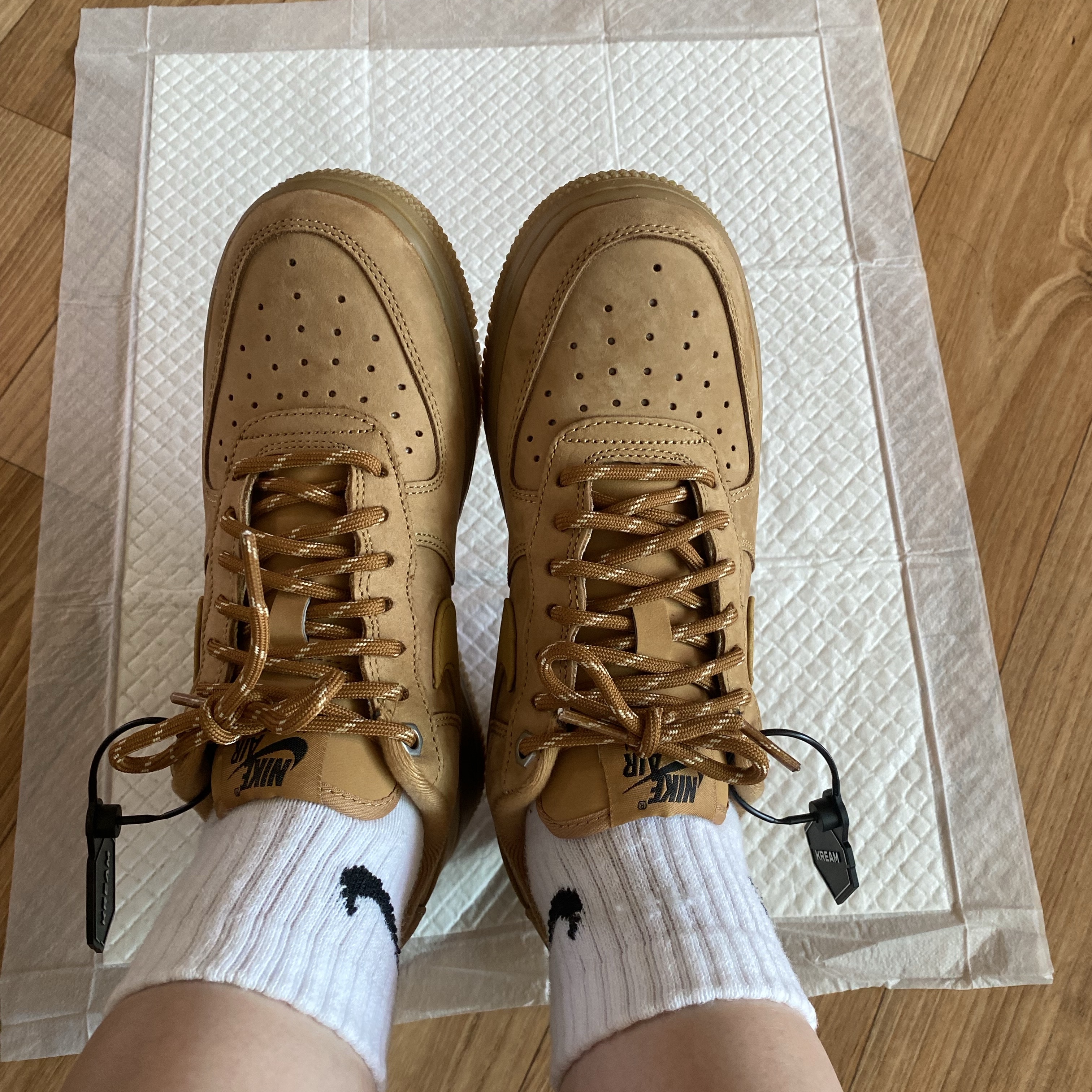 (W) Nike Air Force 1 '07 WB Flax Wheat 착용 스타일