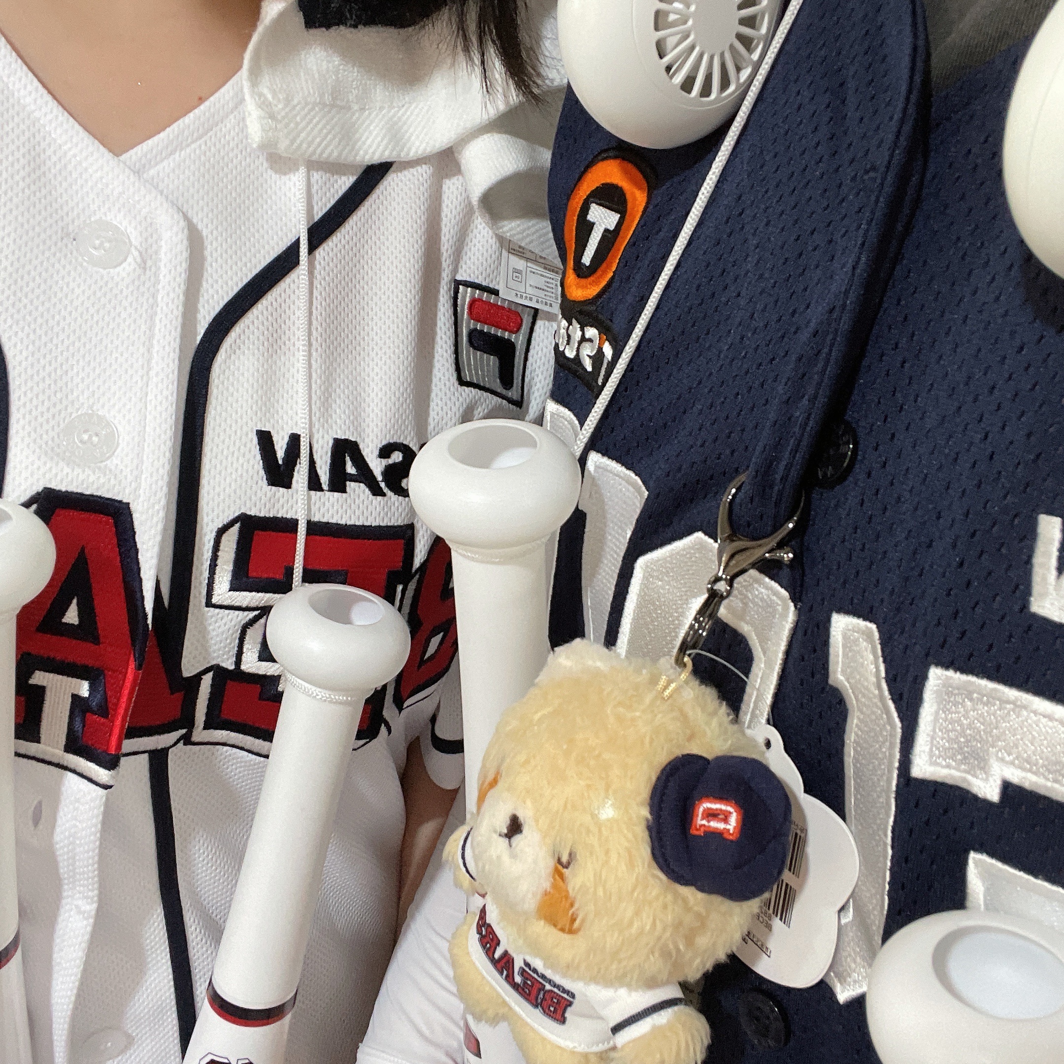 Adidas Adilette Clog Black White, Lessey & Friends x KBO The Strongest Lessey Stuffed Toy Keyring Doosan Bears 착용 스타일 - 2