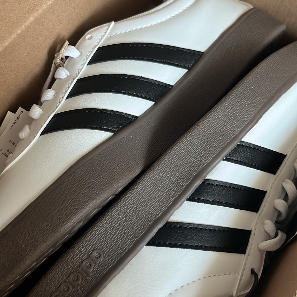 Adidas VL Court Base Cloud White Core Black 착용 스타일 - 2