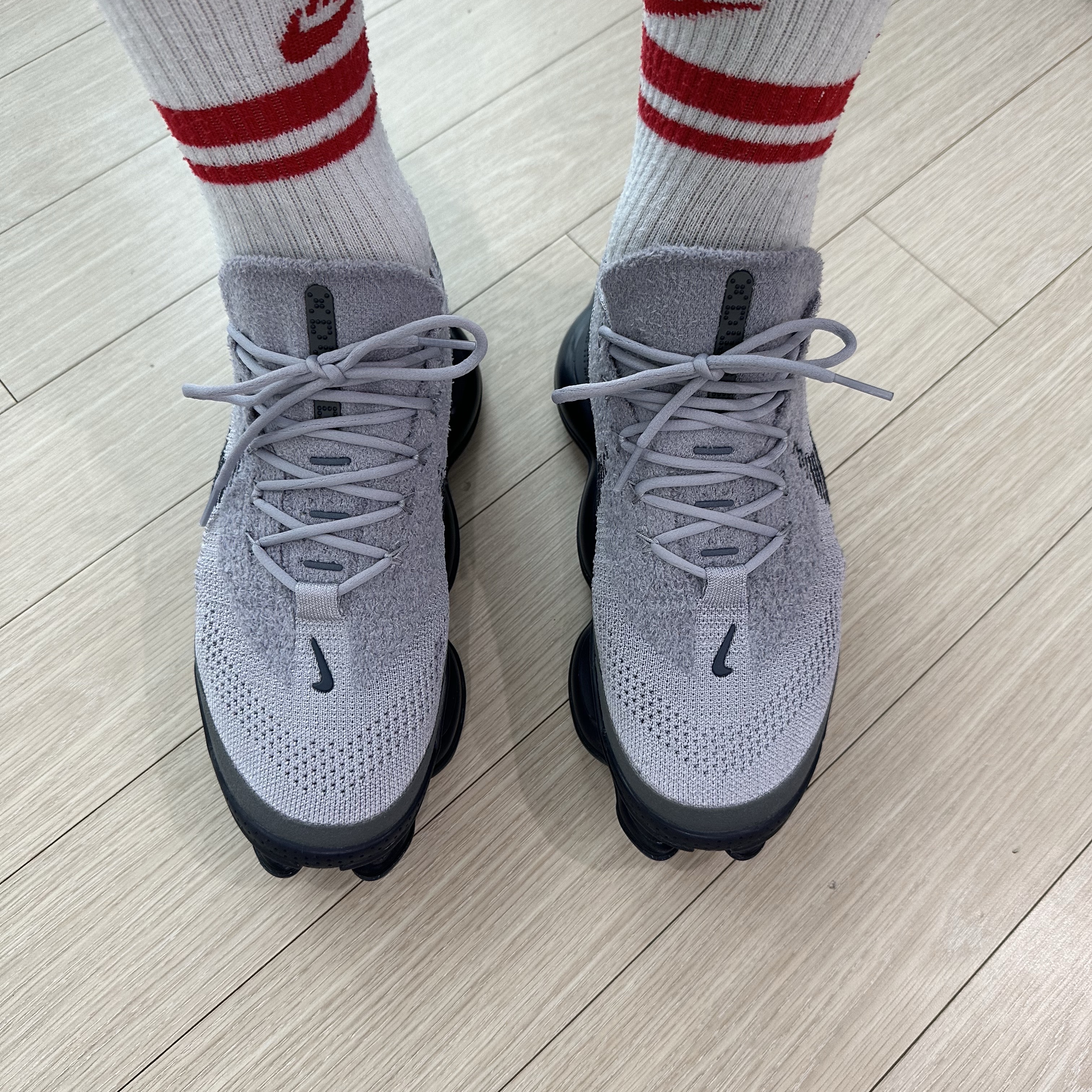 Nike Air Max Scorpion Flyknit Pewter Dark Smoke Grey 착용 스타일