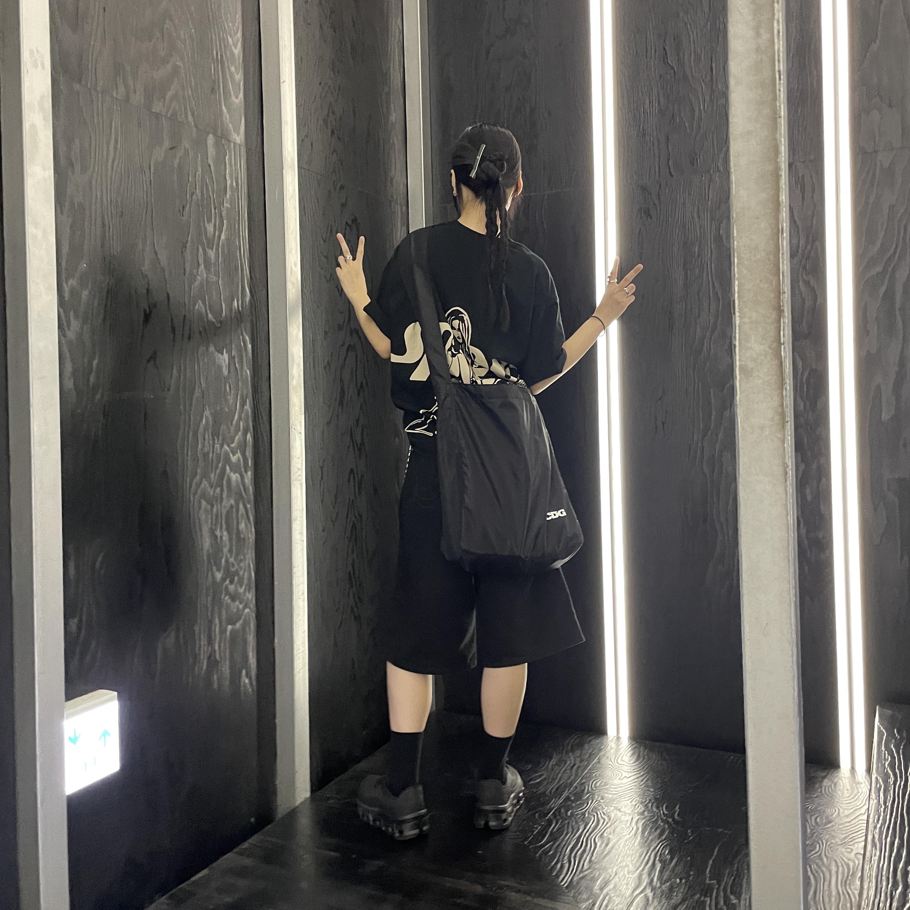 CDG Shoulder Bag 3 Black, (W) On Running x Post Archive Faction (Paf) Cloudmonster 2 Black Magnet 착용 스타일