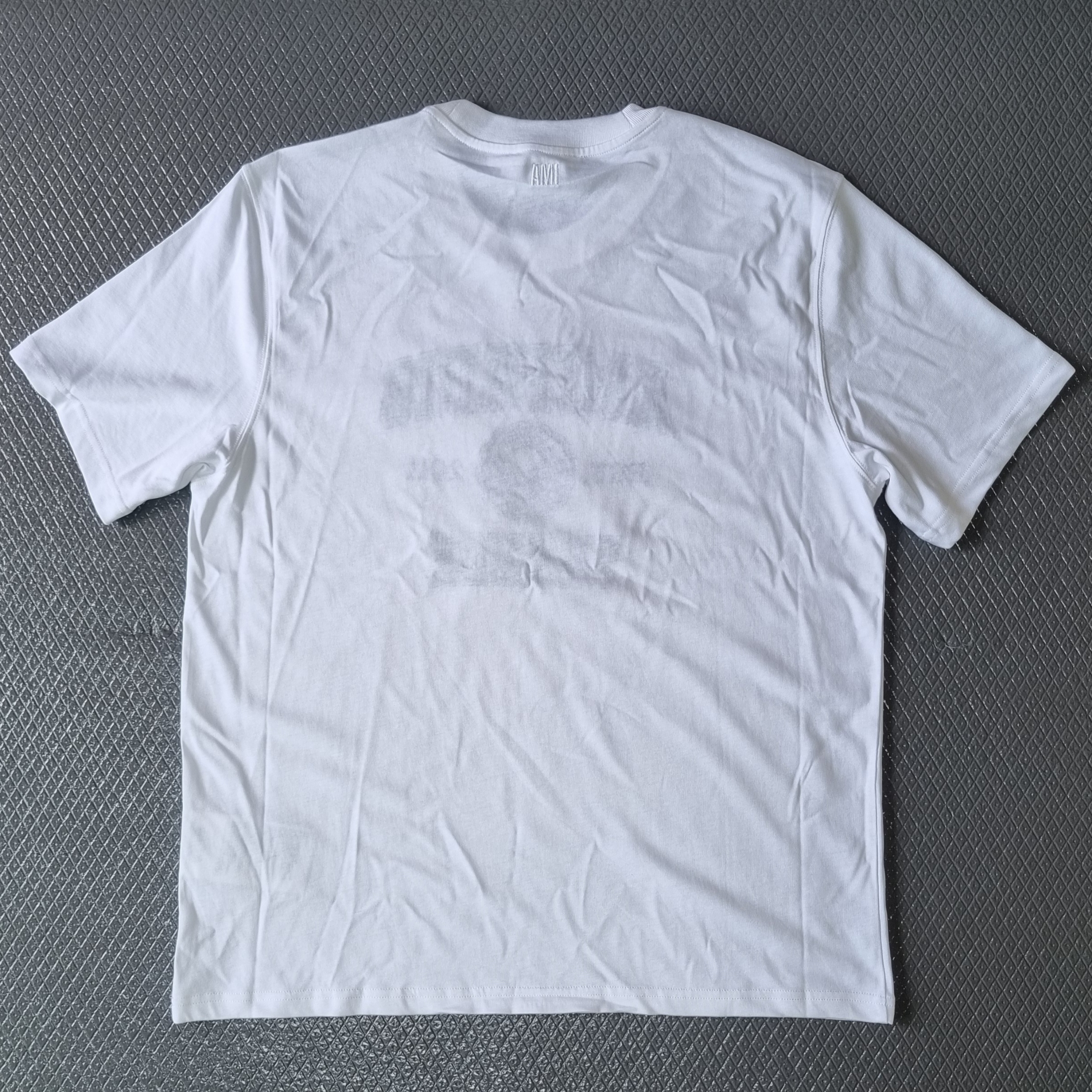 AMI Paris France T-Shirt White 착용 스타일 - 2