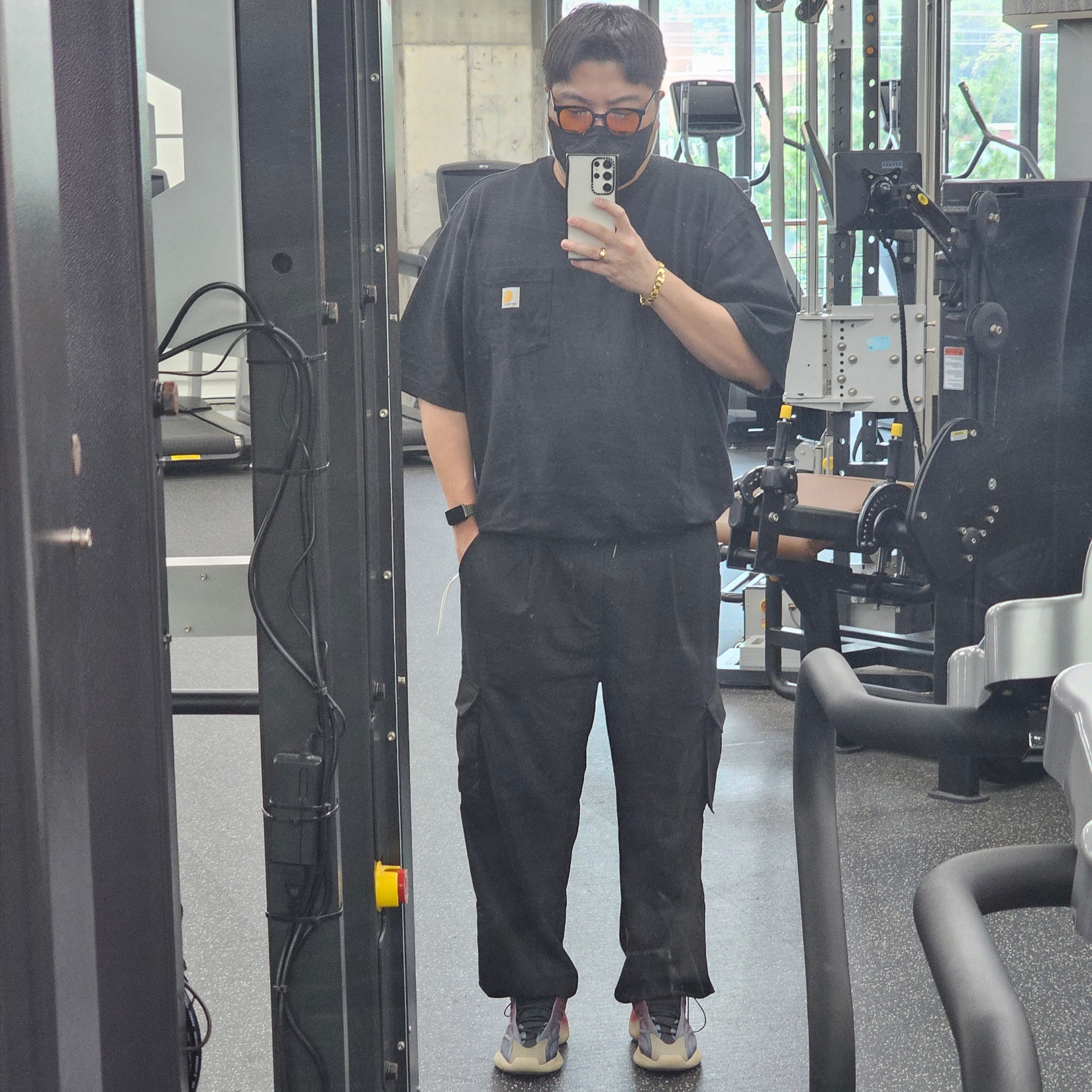Carhartt Loose Fit Heavyweight Regular Short Sleeve Pocket T-Shirt Black, Adidas Yeezy 700 V3 Fade Carbon 착용 스타일