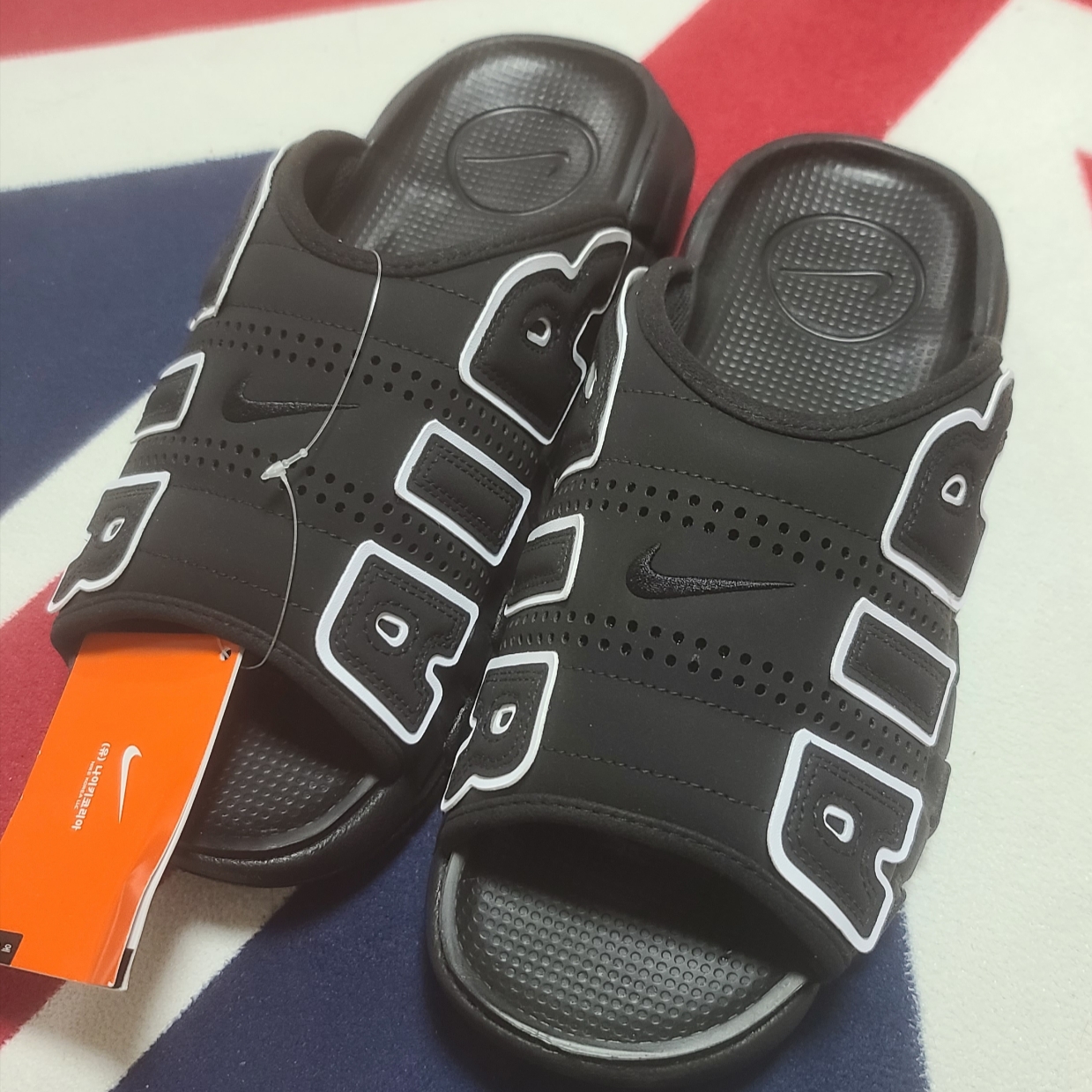 Nike Air More Uptempo Slide Black White 착용 스타일