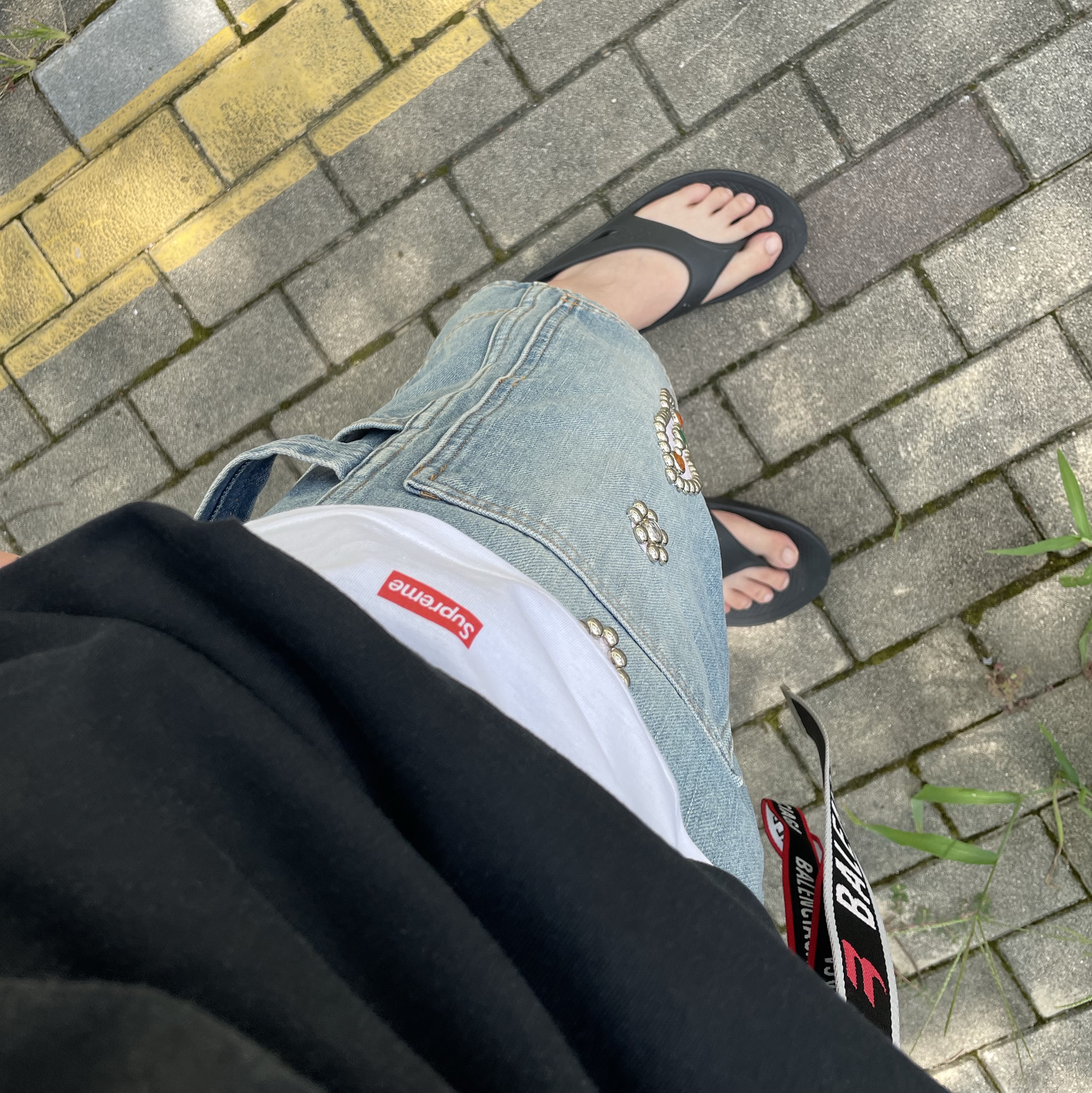 Kapital 14 oz. Denim Short Pants Studs Remake Indigo (Processing), Kapital Cotton Sheeting Two Tone Big Pocket Bone T-Shirt Black Khaki 착용 스타일