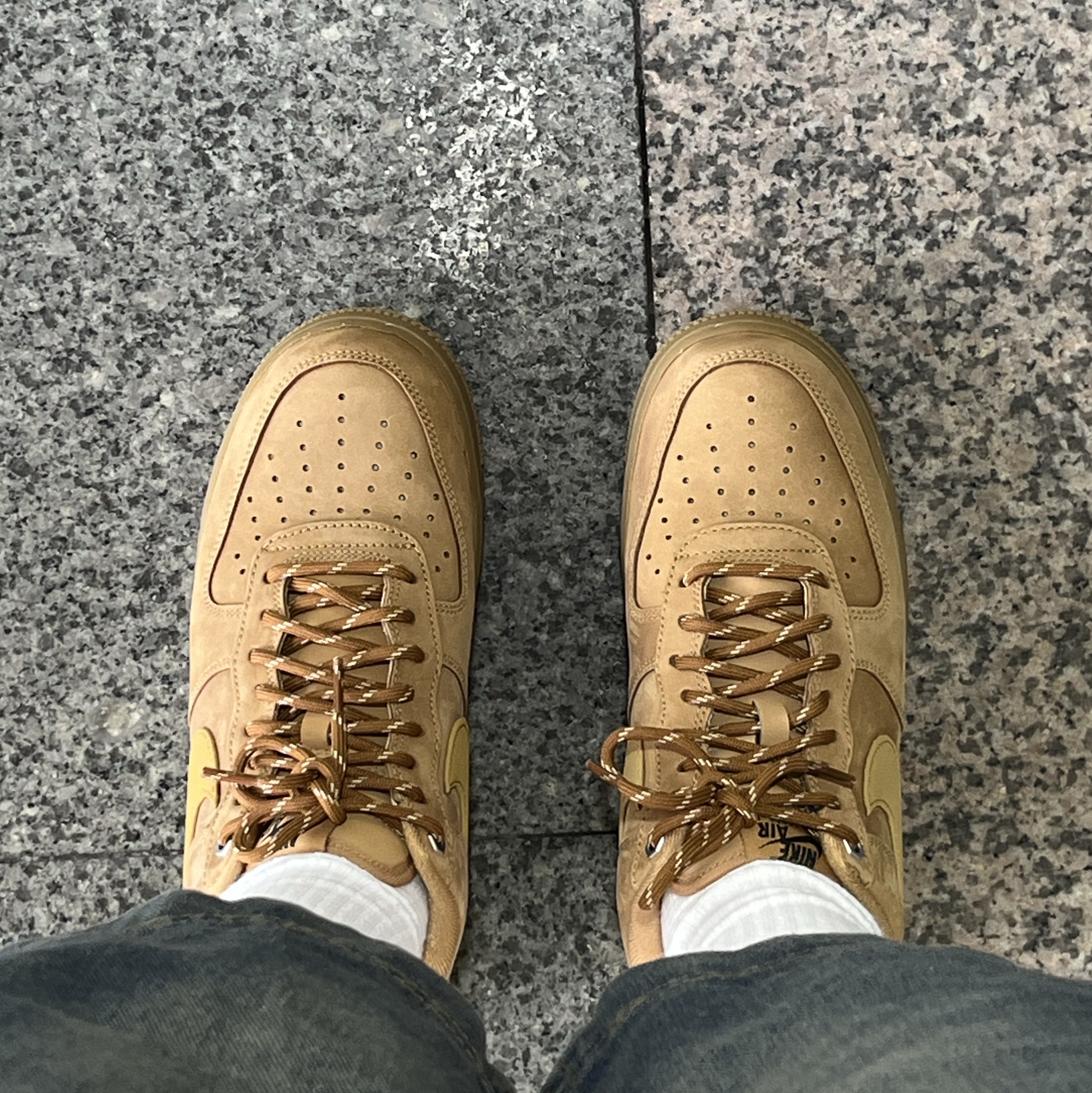 (W) Nike Air Force 1 '07 WB Flax Wheat 착용 스타일 - 1