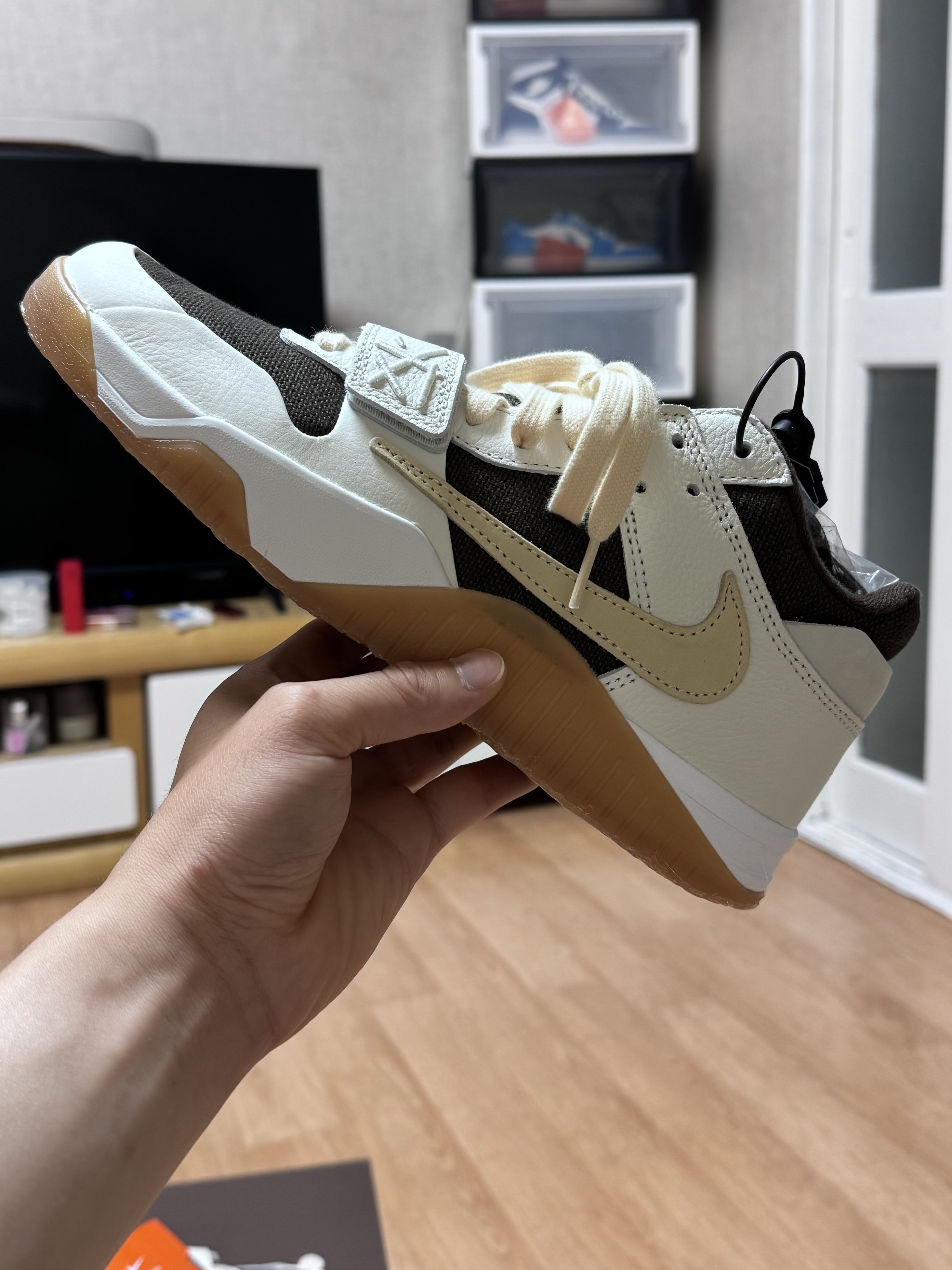 Jordan x Travis Scott Jumpman Jack TR Sail and Dark Mocha 착용 스타일