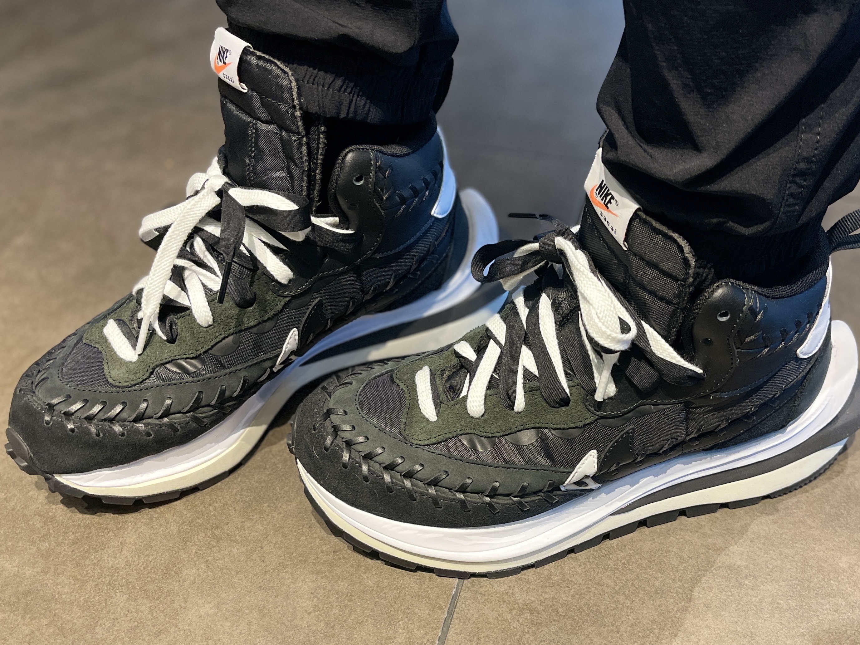 Nike x Sacai x Jean Paul Gaultier VaporWaffle Black White 착용 스타일