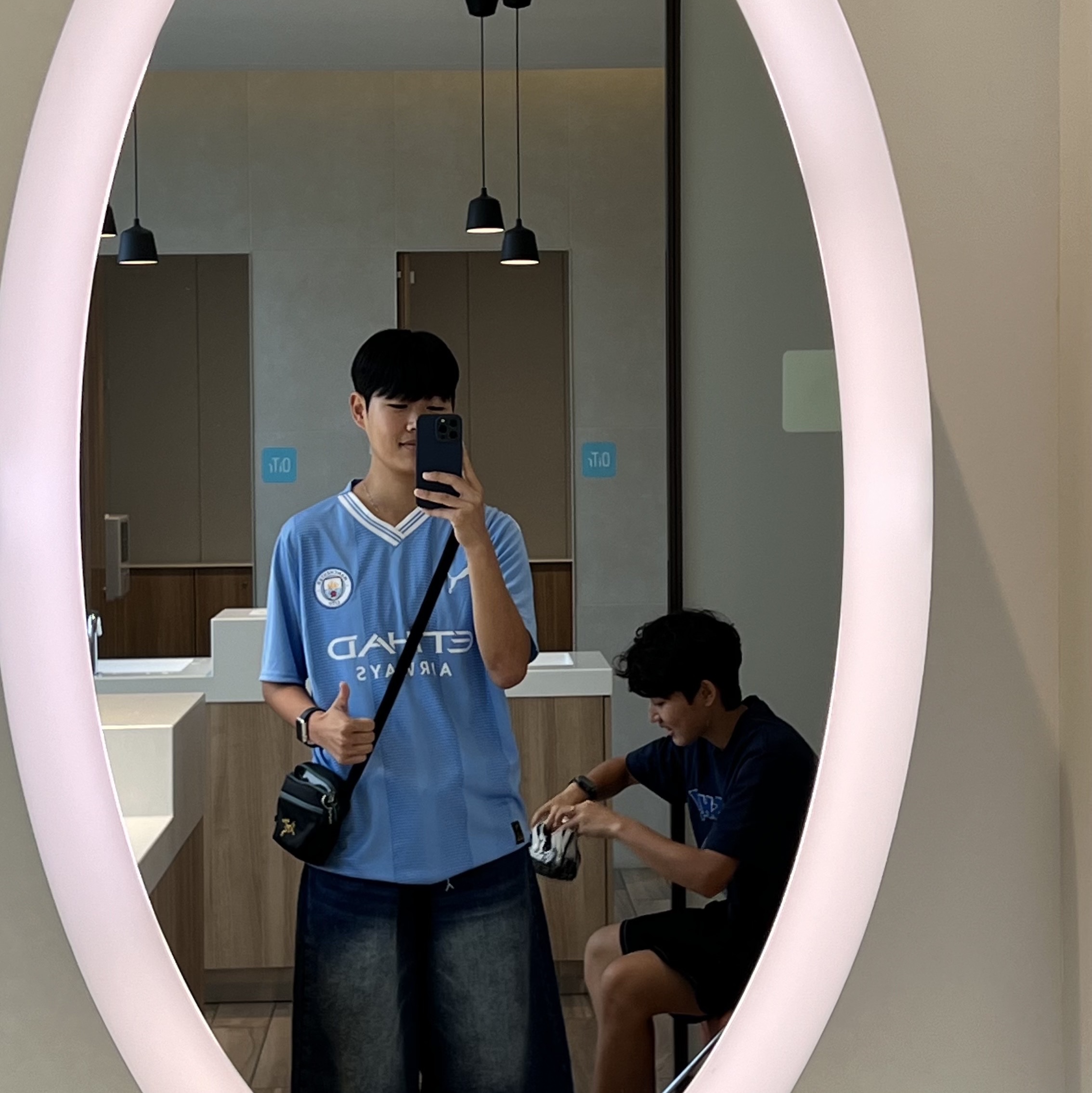 Arc'teryx Mantis 1 Waistpack Dark Magic, Puma Manchester City 2023/24 Home Jersey Team Light Blue (Non Marking Ver.) 착용 스타일 - 1