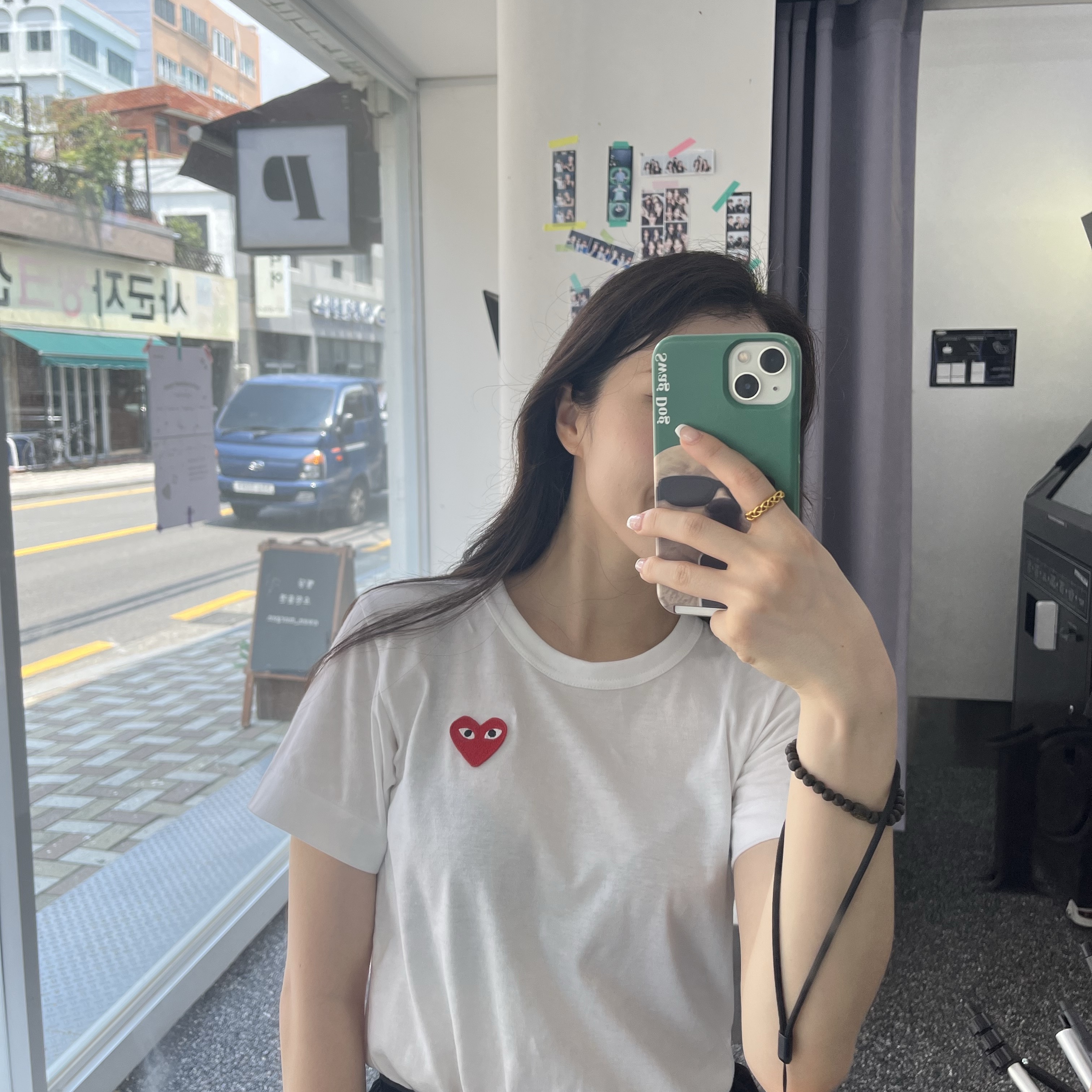(W) Play Comme des Garcons Red Heart T-Shirt White 착용 스타일