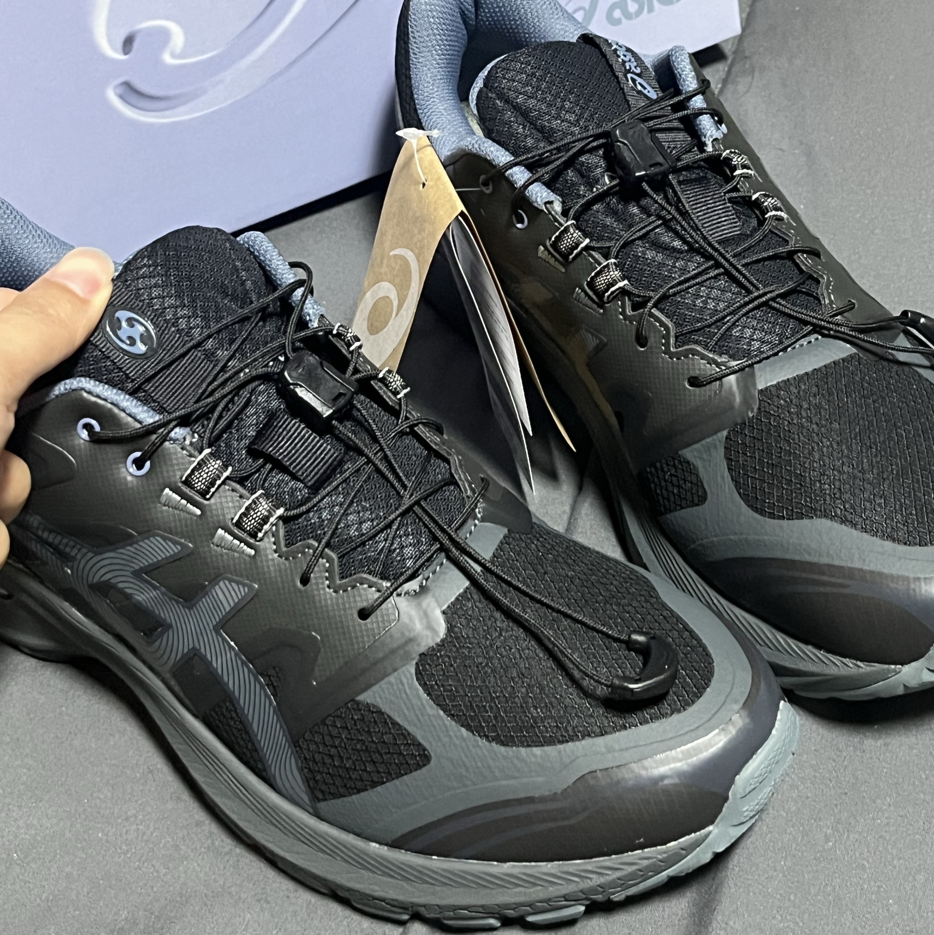 Asics x Sansan Gear Gel-Terrain Phantom Moon Mist 착용 스타일