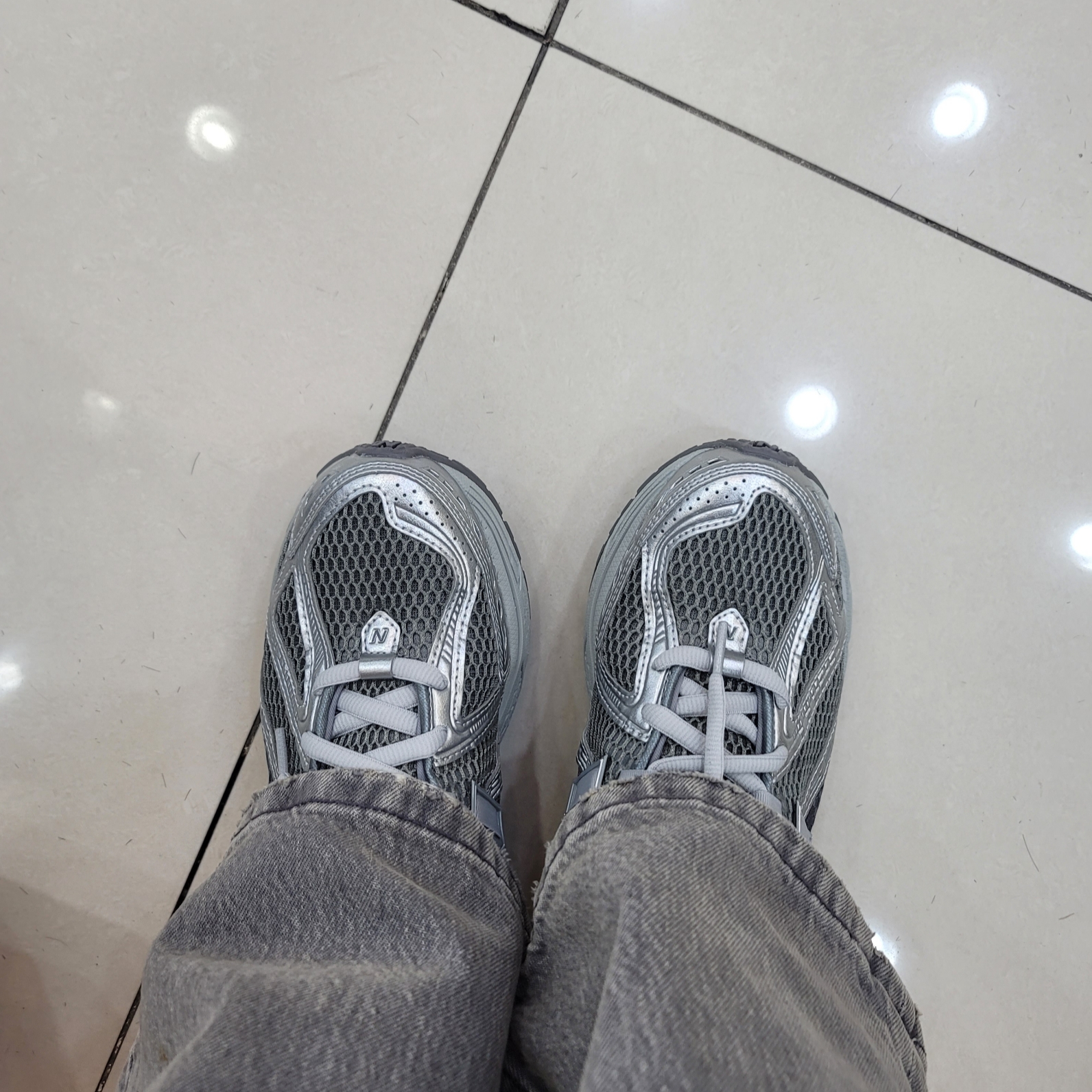 New Balance 1906R Harbor Grey Silver Metalic 착용 스타일