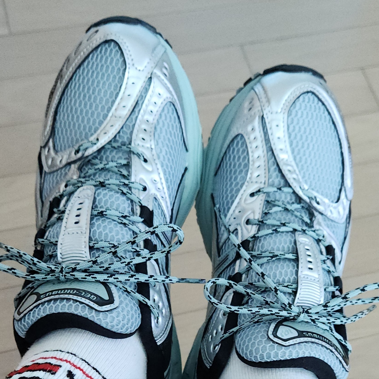 Asics Gel-Nimbus 10.1 Ocean Haze Pure Silver 착용 스타일 - 1